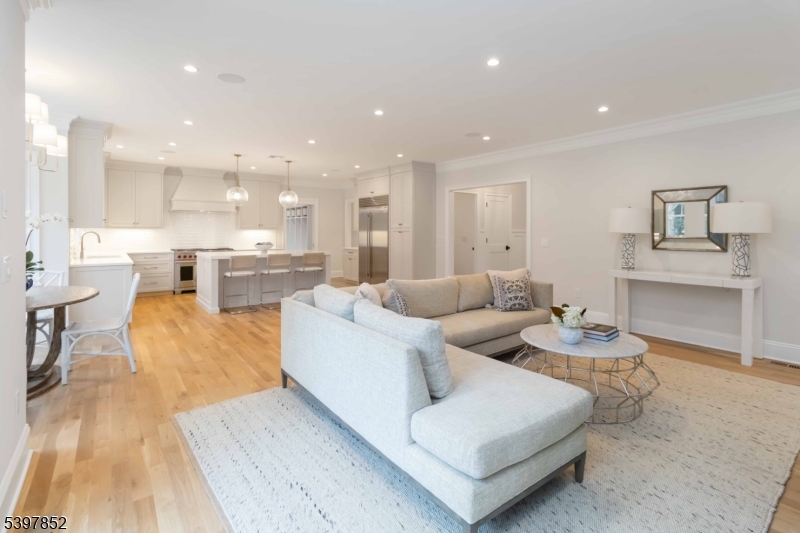 Chatham Twp., New Jersey, 07928, United States, 7 Bedrooms Bedrooms, ,8 BathroomsBathrooms,Residential,For Sale,1995947