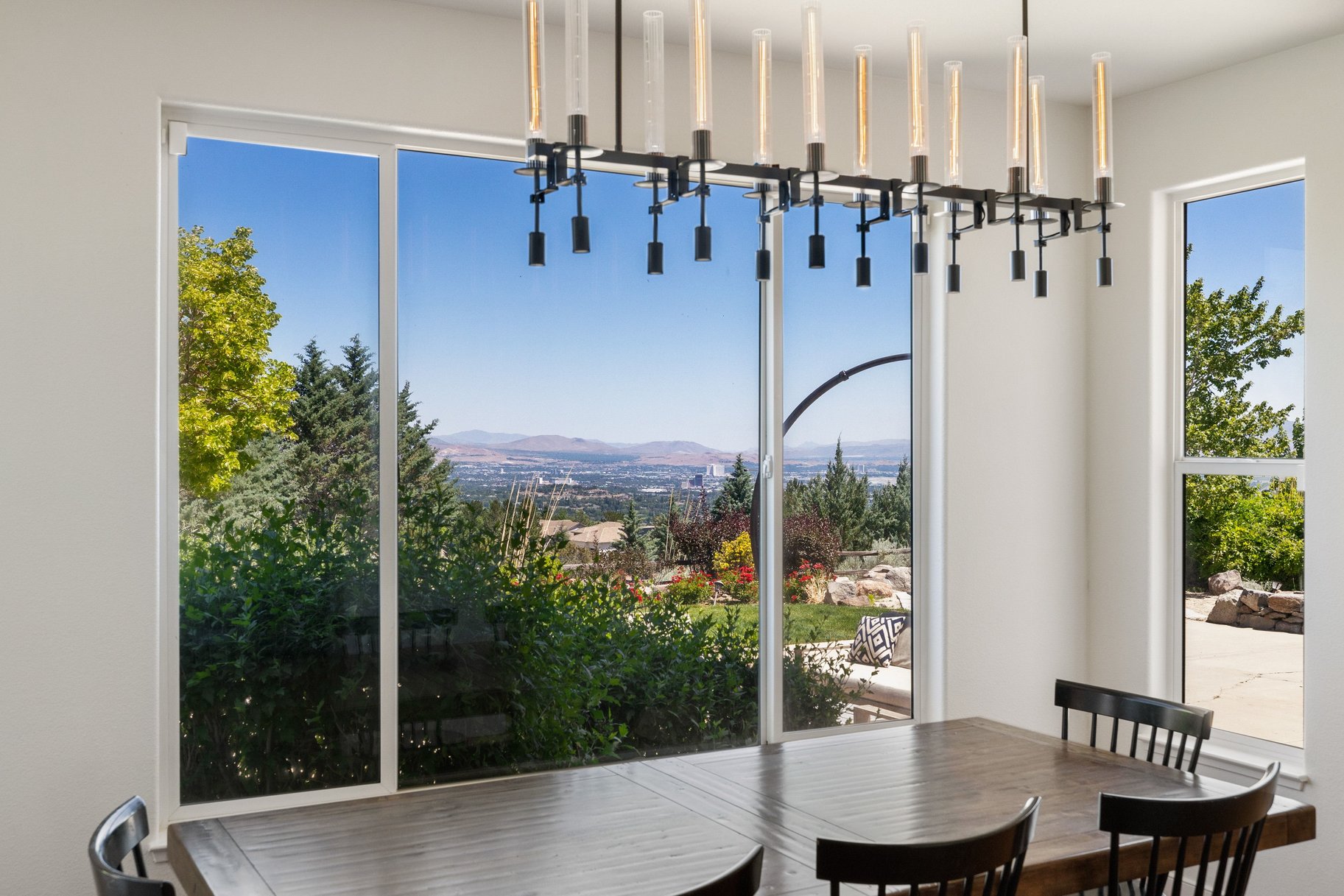  Gorgeous, Fully Updated Arrowcreek Home with Stunning Views - 物件實景