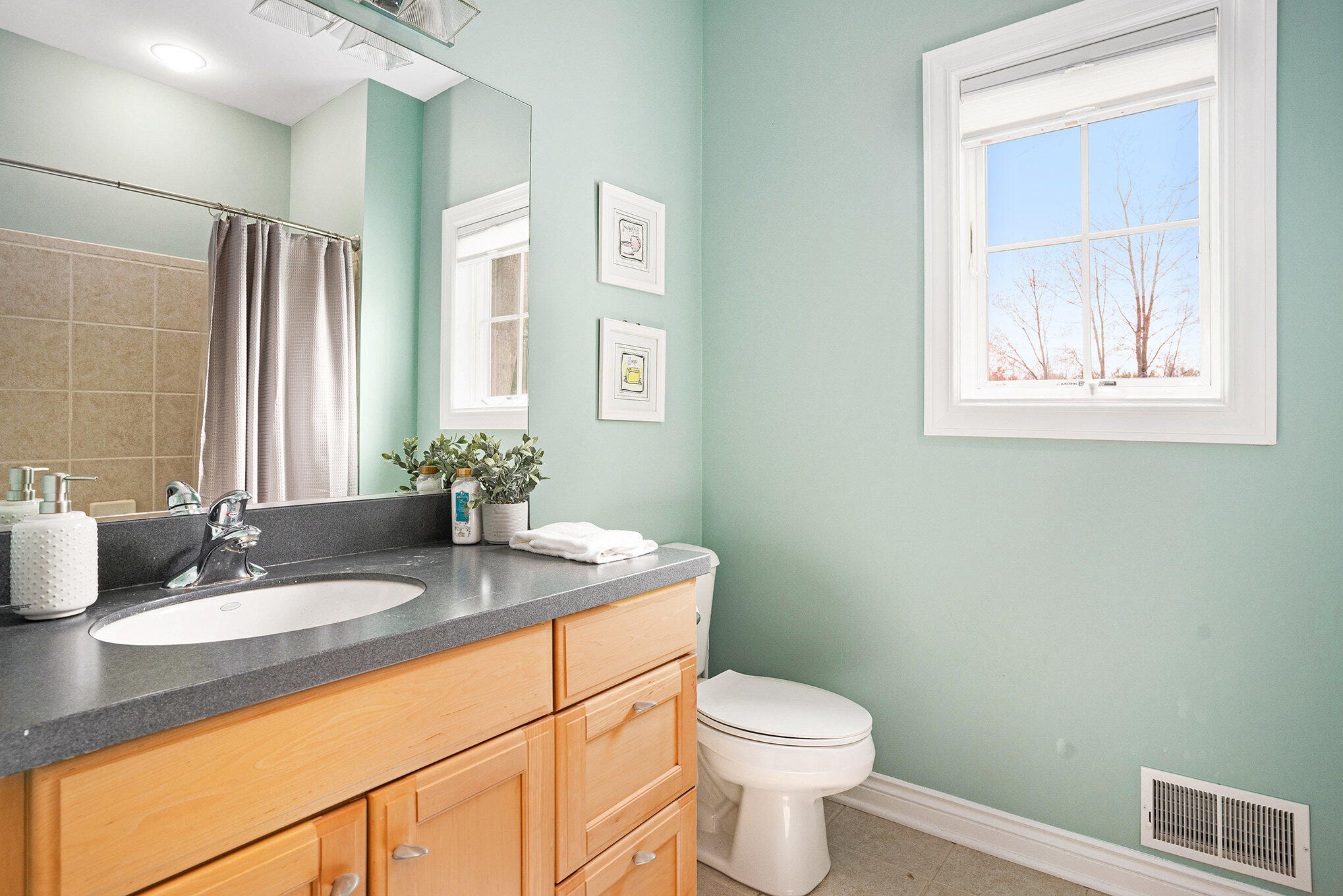South Haven, Michigan, 49090, United States, 4 Bedrooms Bedrooms, ,4 BathroomsBathrooms,Residential,For Sale,1945011