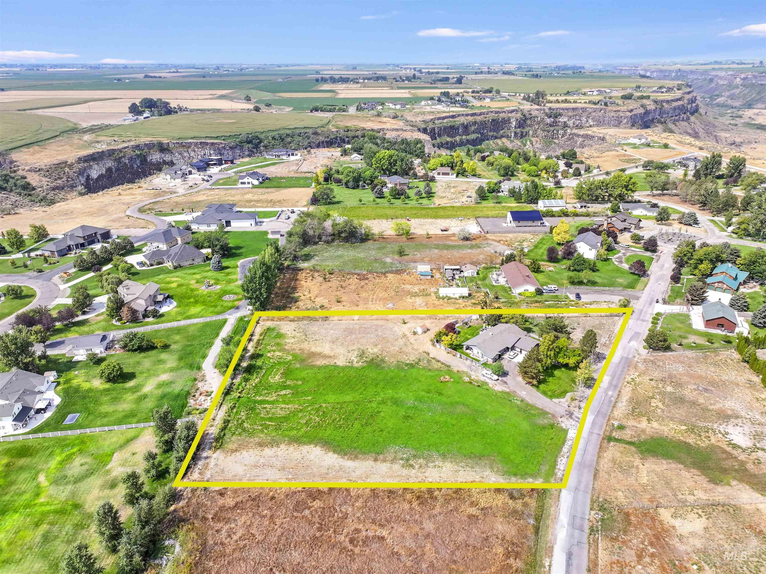 Twin Falls, Idaho, 83301, United States, 3 Bedrooms Bedrooms, ,2 BathroomsBathrooms,Residential,For Sale,1932611