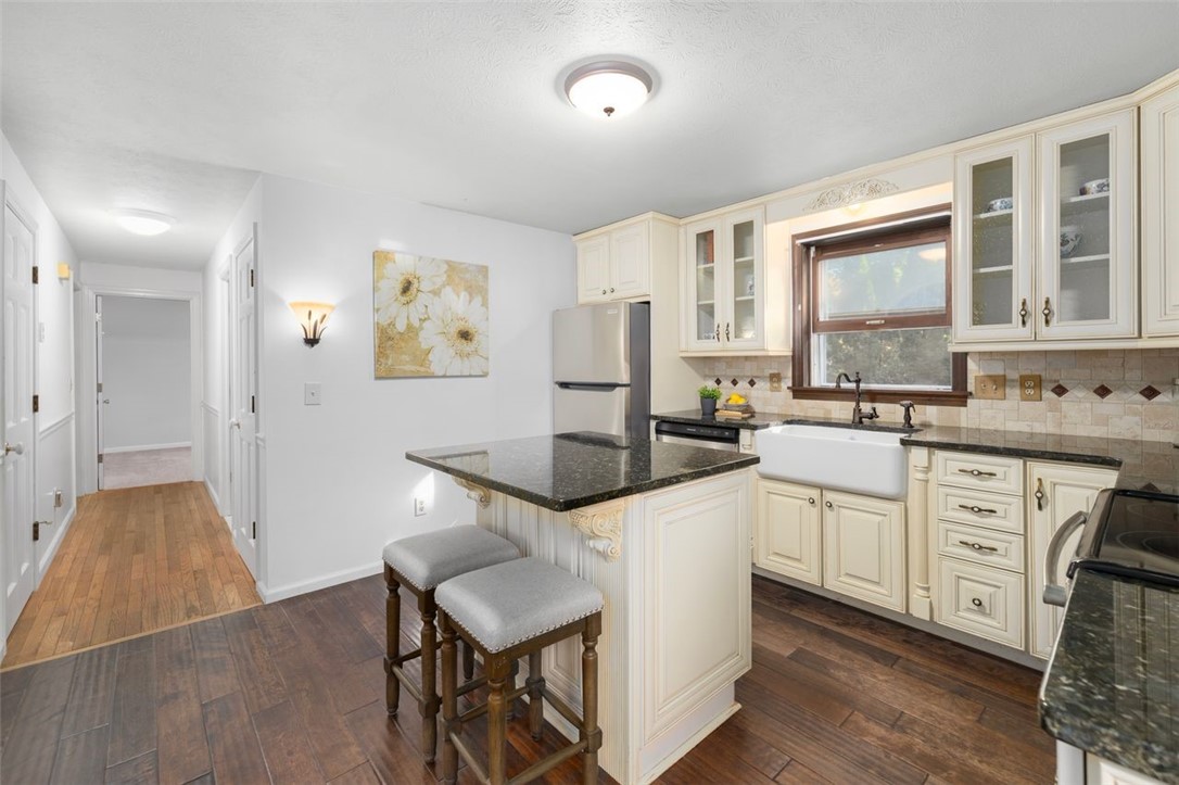 South Kingstown, Rhode Island, 02879, United States, 3 Bedrooms Bedrooms, ,2 BathroomsBathrooms,Residential,For Sale,1987683