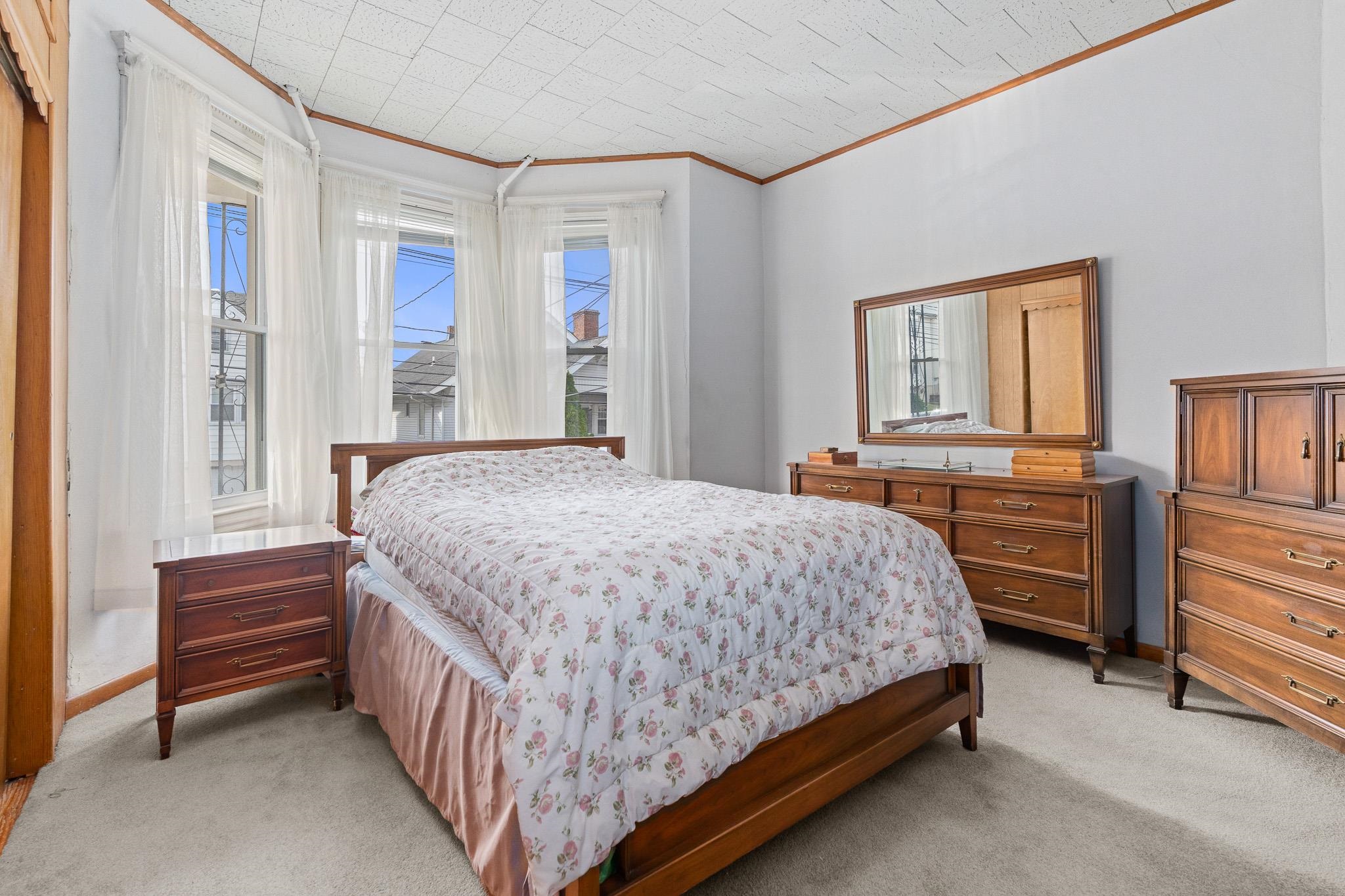 Secaucus, New Jersey, 08094, United States, 3 Bedrooms Bedrooms, ,3 BathroomsBathrooms,Residential,For Sale,1991974