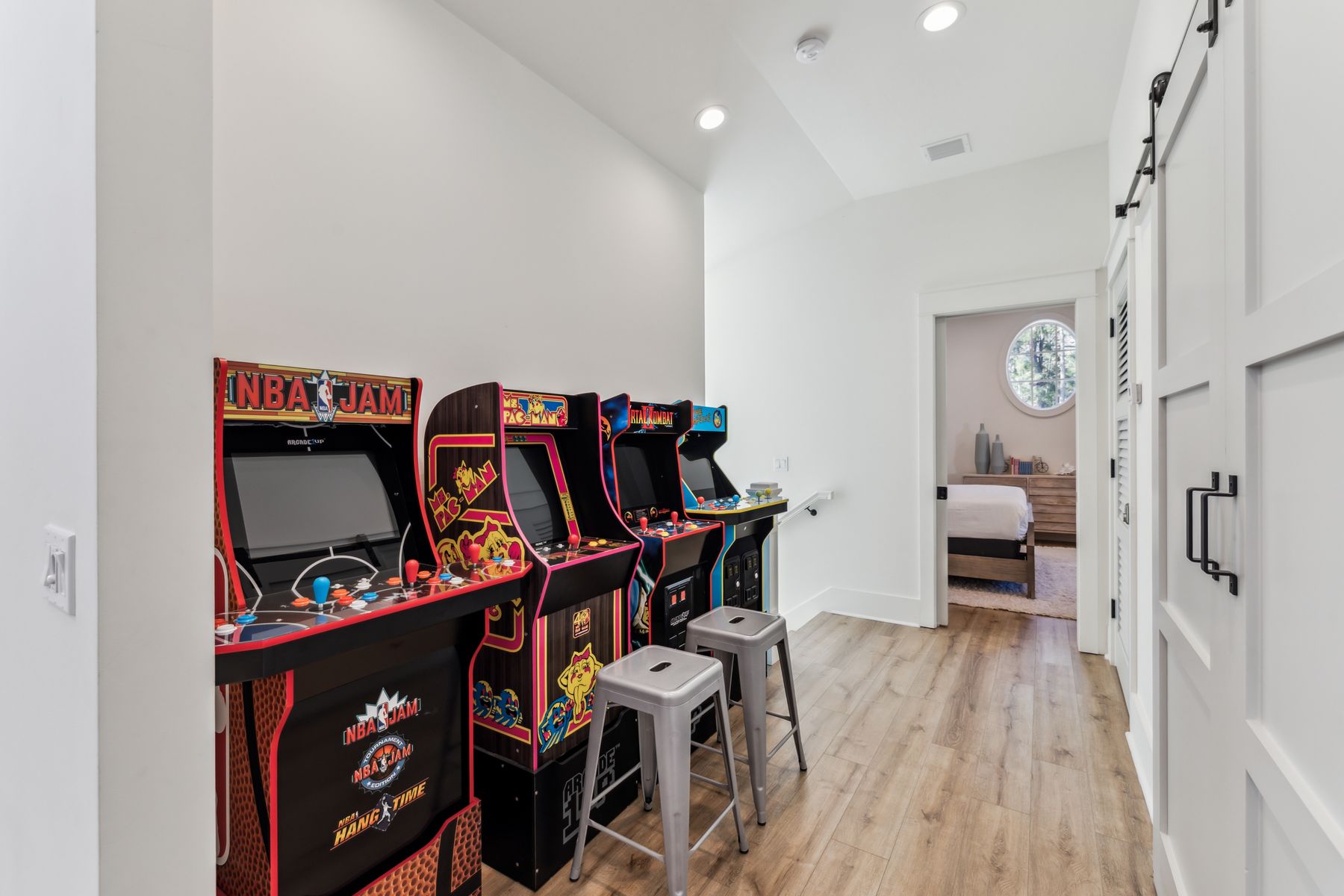  Turnkey Coastal Cottage With Bunks And Gaming Arcade - 物件實景