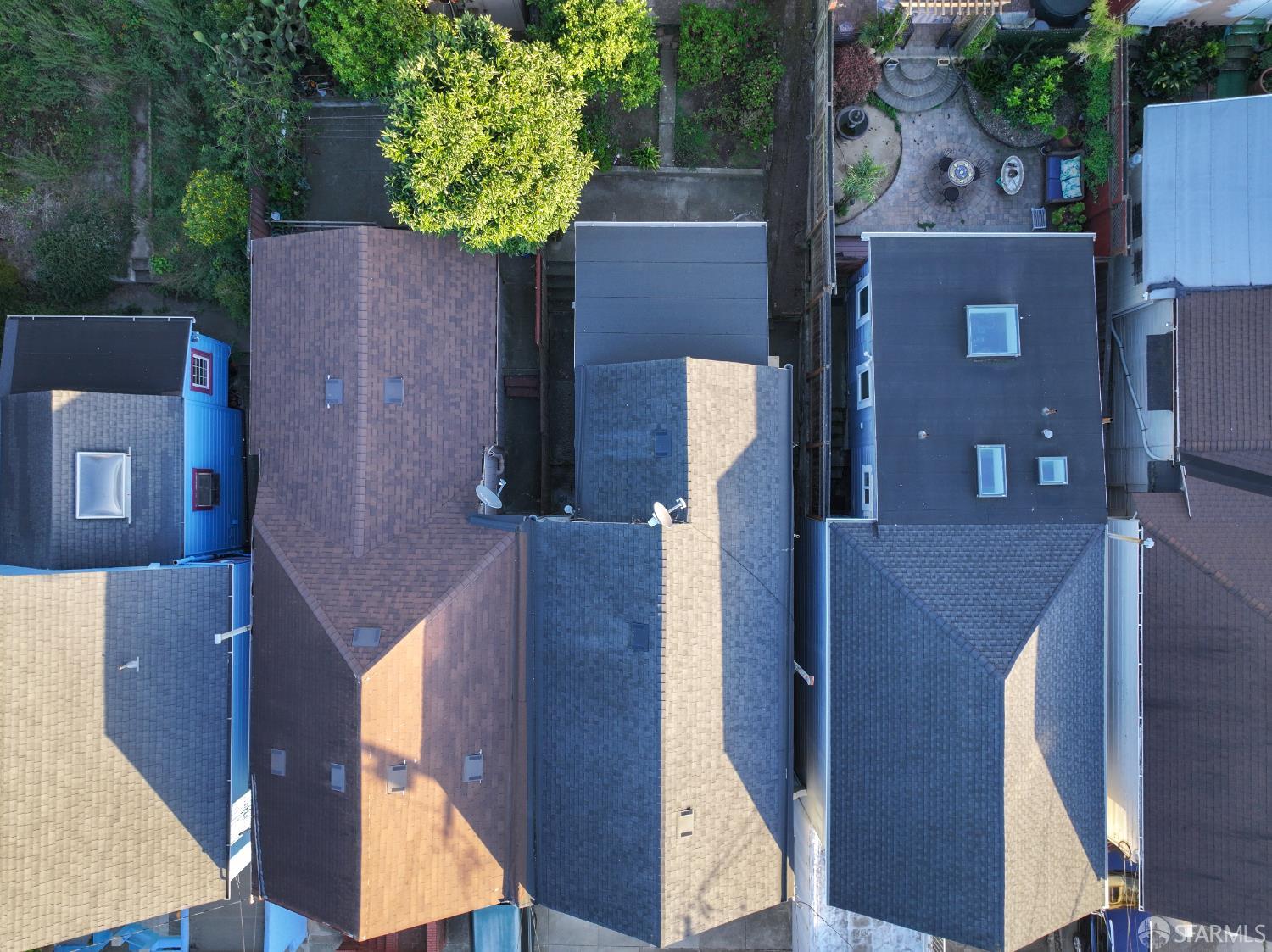 San Francisco, California, 94112, United States, 3 Bedrooms Bedrooms, ,1 BathroomBathrooms,Residential,For Sale,1988228