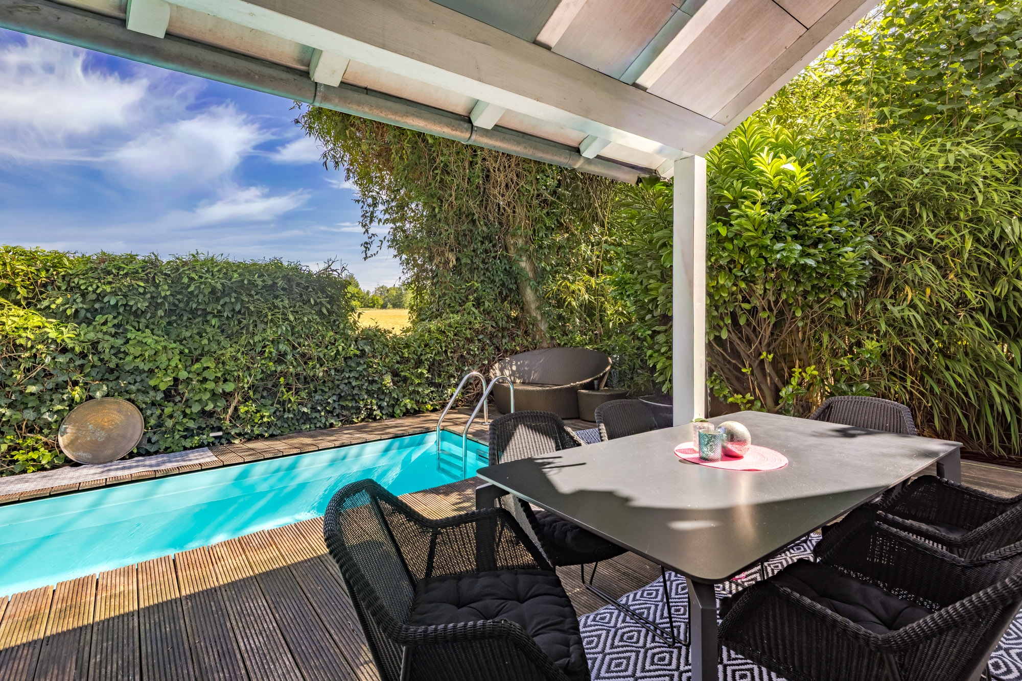  Living Between Nature and the City – Semi-Detached House with a Pool - 物件實景