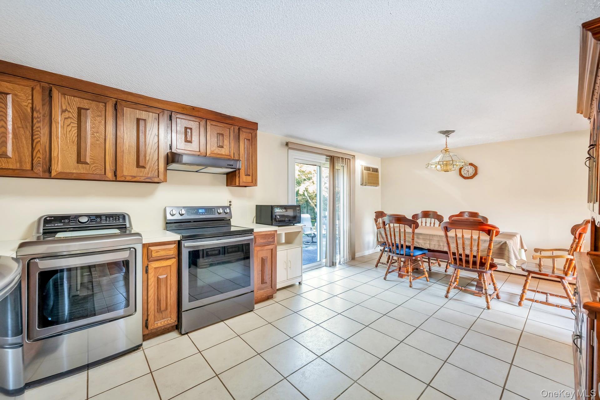 Medford, New York, 11763, United States, 5 Bedrooms Bedrooms, ,2 BathroomsBathrooms,Residential,For Sale,1926312
