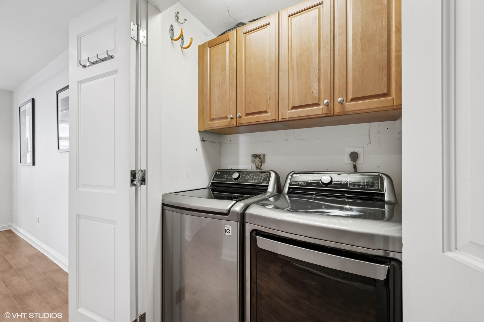 Chicago, Illinois, 60611, United States, 2 Bedrooms Bedrooms, ,3 BathroomsBathrooms,Residential,For Sale,1901320