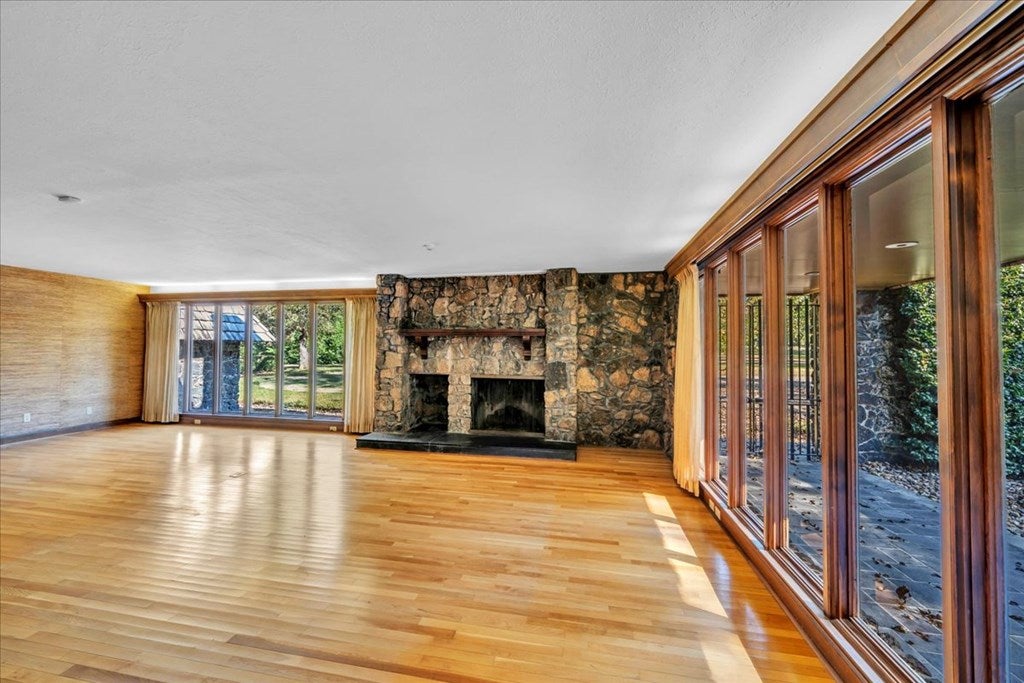 Cordele, Georgia, 31015, United States, 3 Bedrooms Bedrooms, ,5 BathroomsBathrooms,Residential,For Sale,1977947