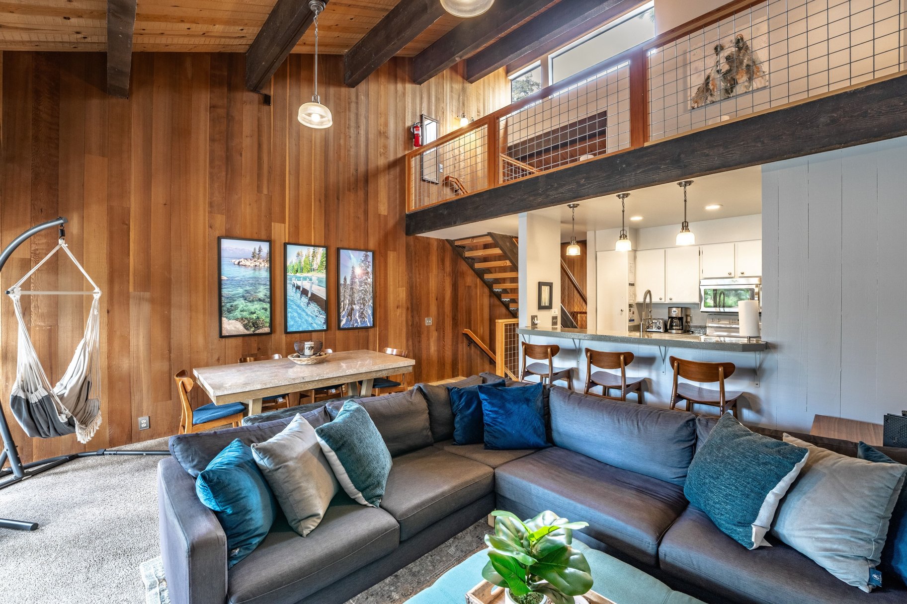  Sunny 3 Bedroom Unit plus Loft with Amenities - 物件實景