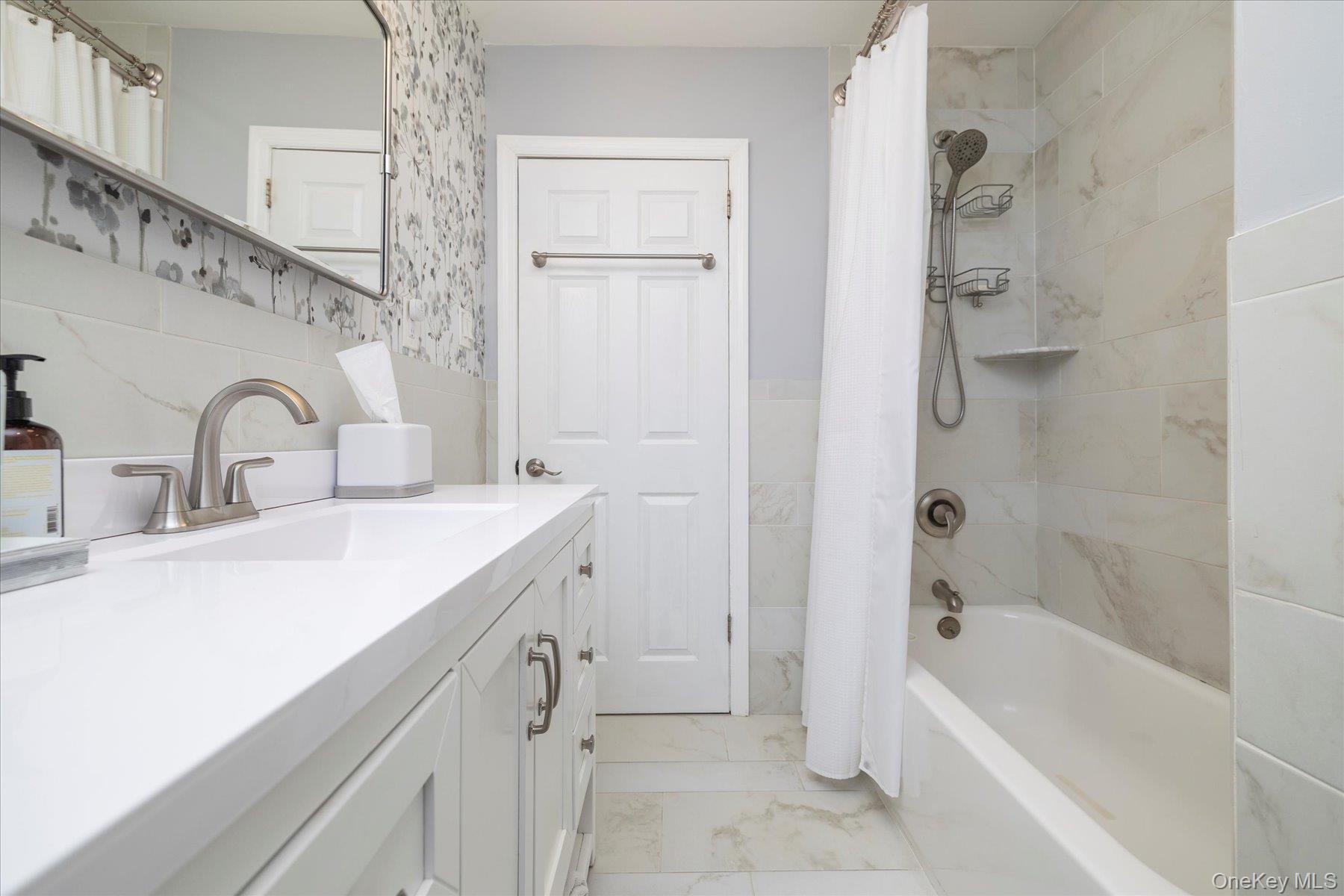 Lynbrook, New York, 11563, United States, 3 Bedrooms Bedrooms, ,2 BathroomsBathrooms,Residential,For Sale,1988362