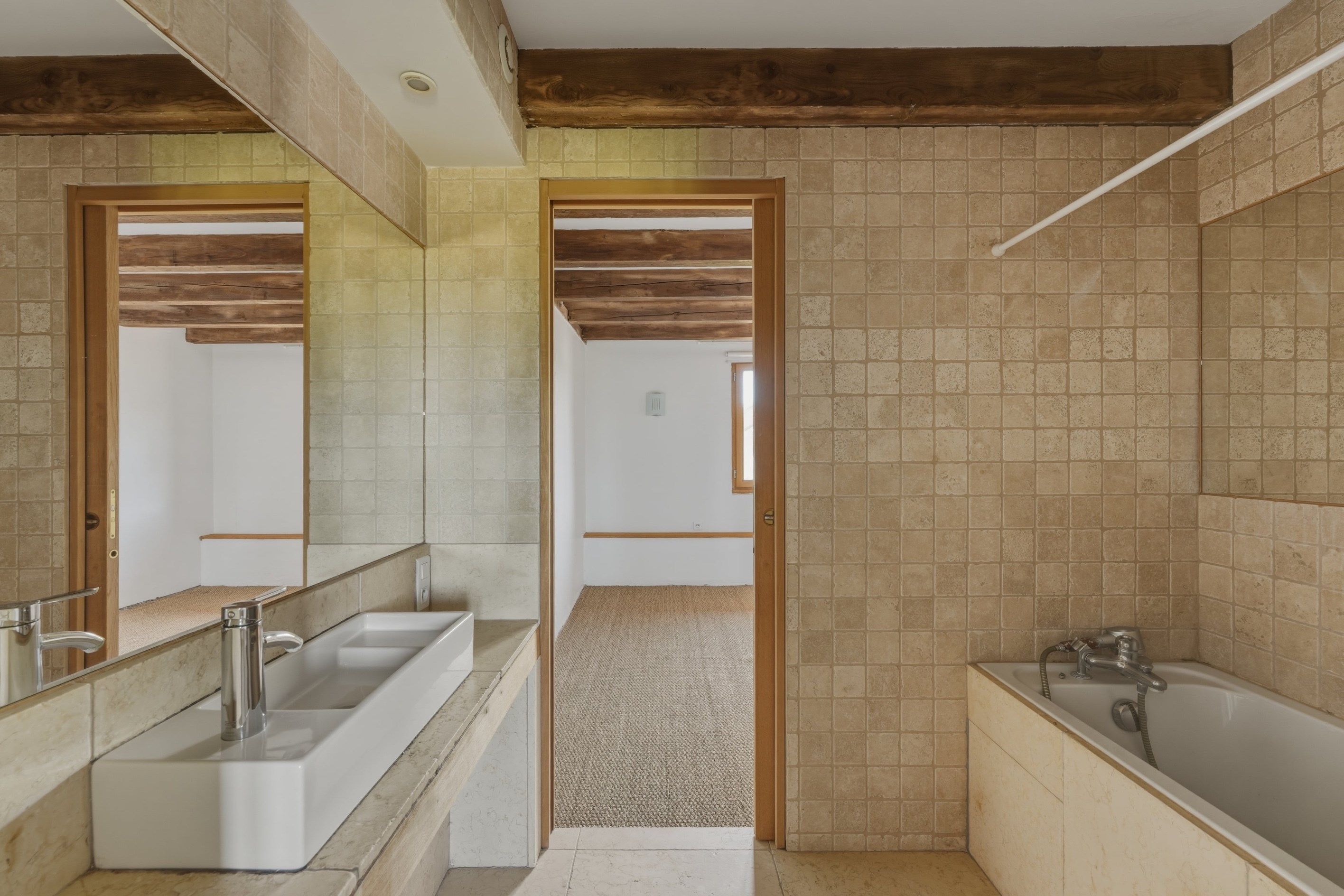  Filly Hamlet – Beautifully Renovated Character Home Between Lake Geneva and the… - 物件實景