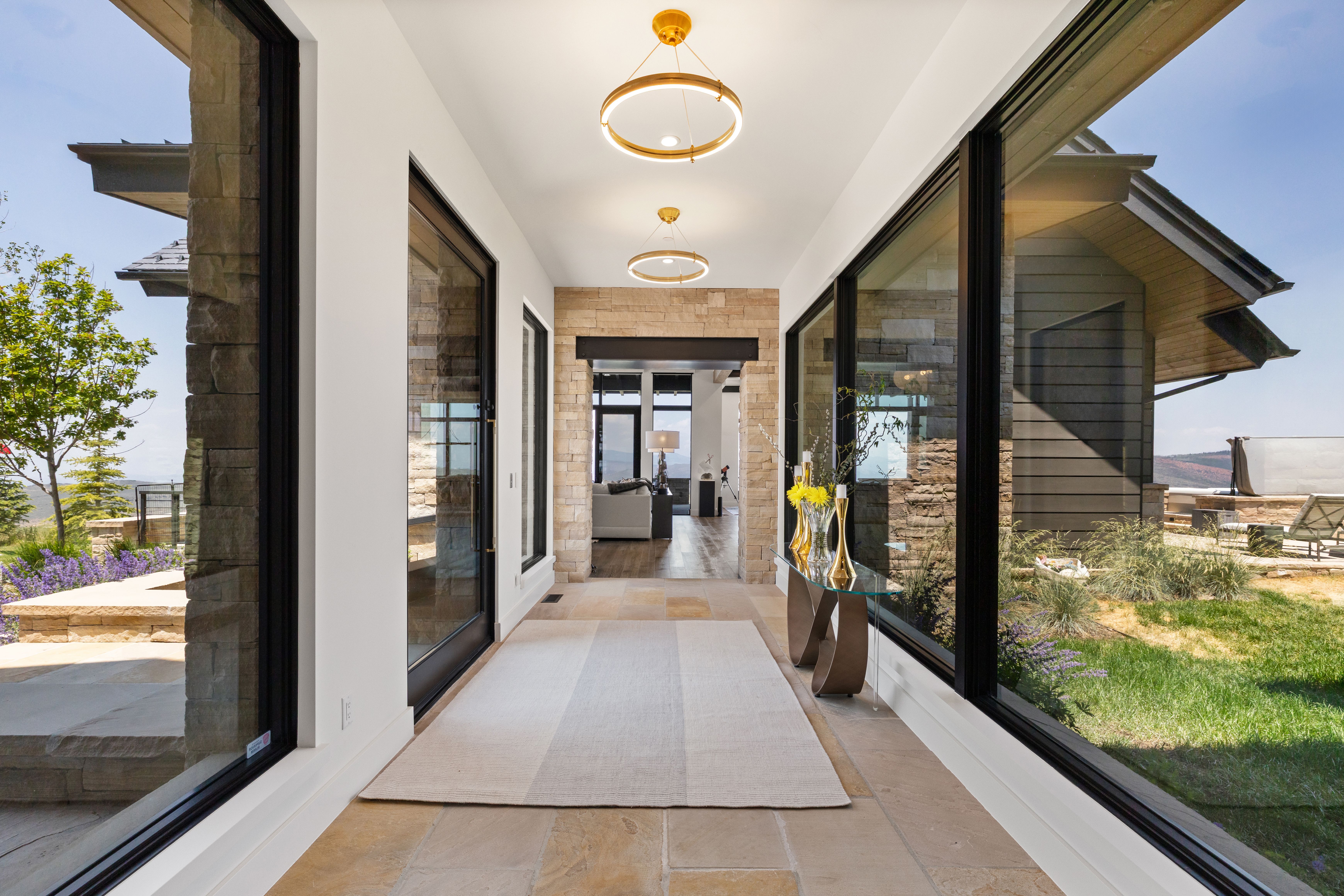  Designed to Embrace Both Grand Entertaining and Everyday Mountain Living - 物件實景
