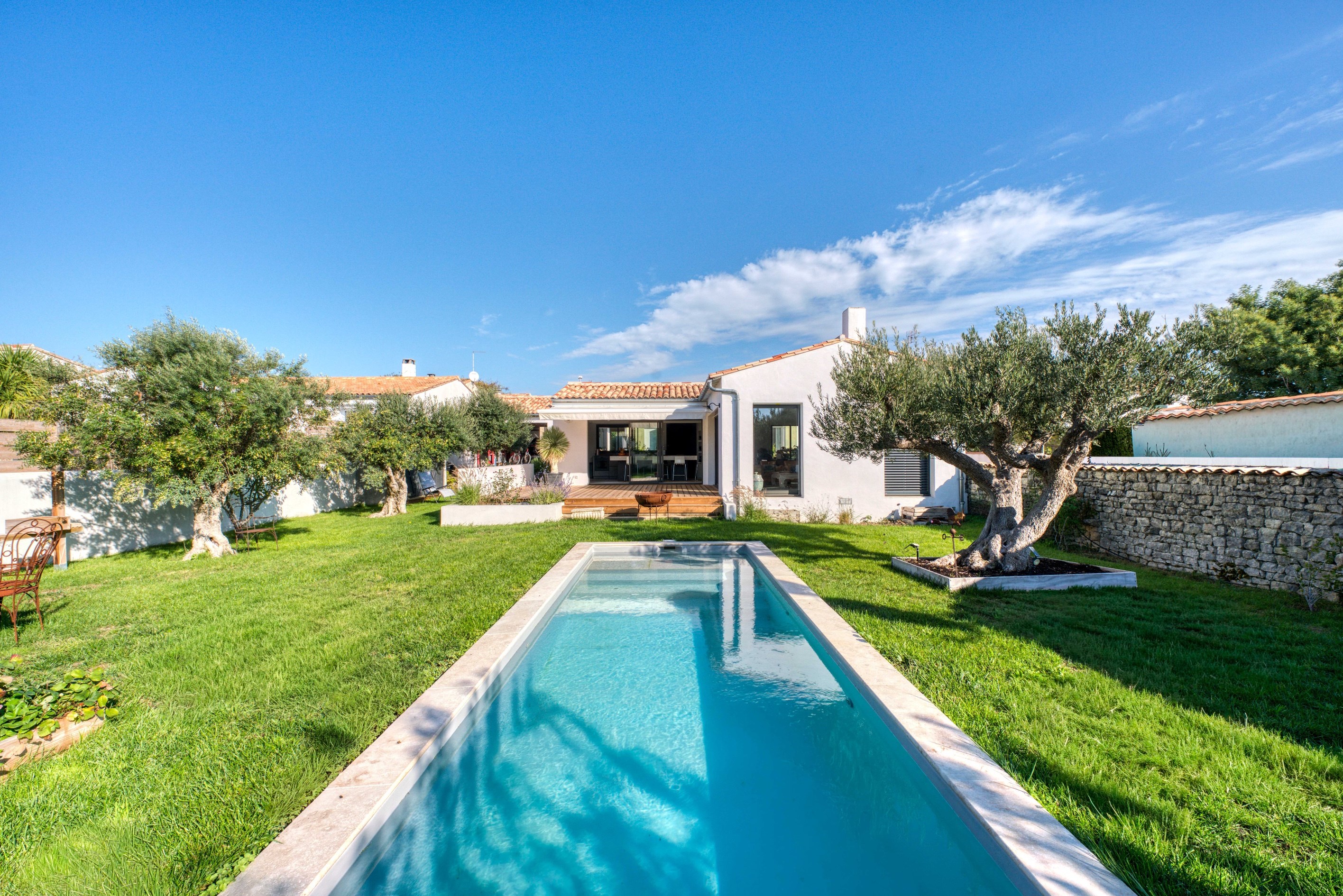  Elegant Contemporary Home with Pool - 物件實景
