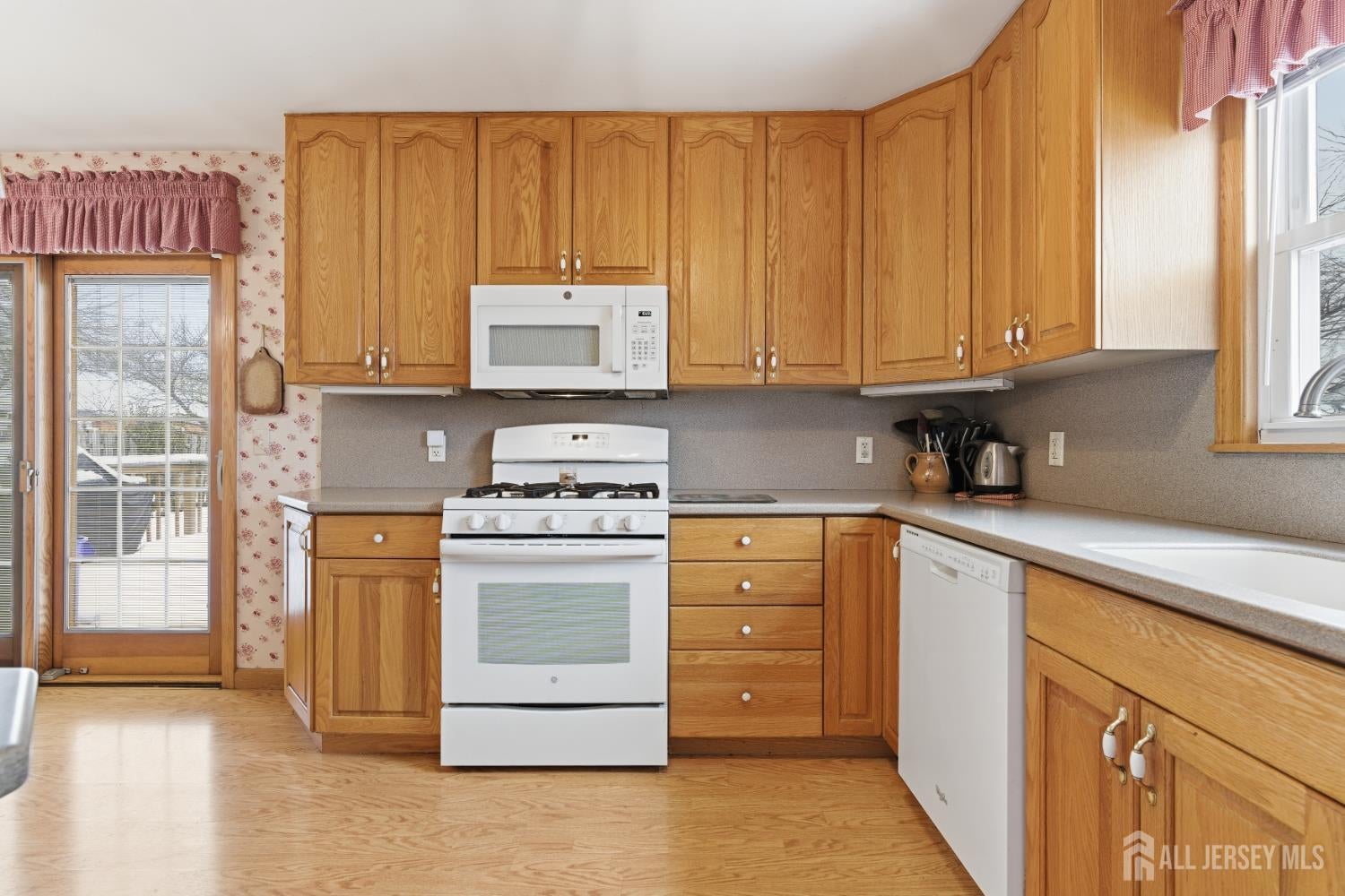 1201 - Carteret, New Jersey, 07008, United States, 4 Bedrooms Bedrooms, ,2 BathroomsBathrooms,Residential,For Sale,2006172