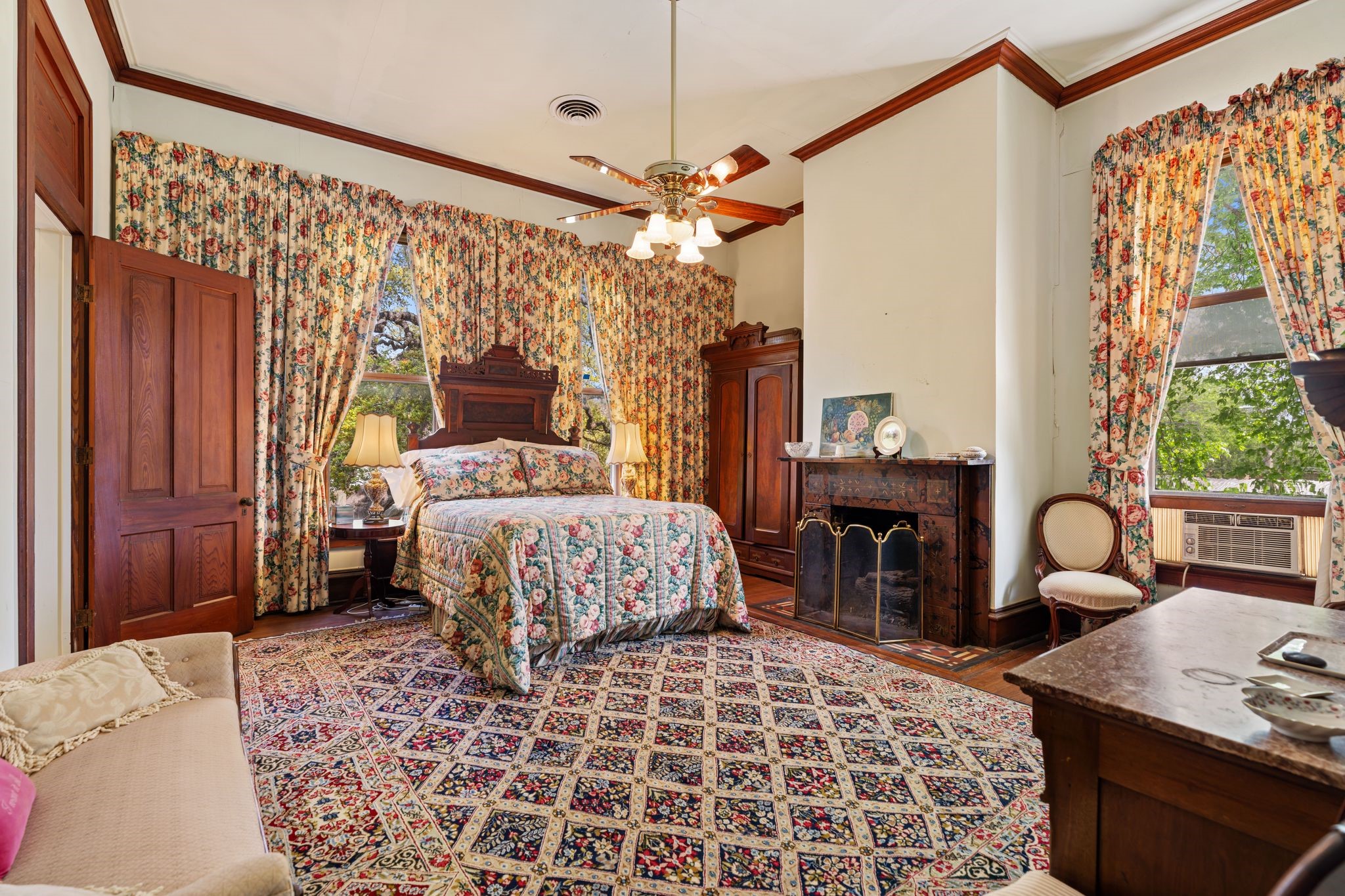  351 E Colorado Street, La Grange, TX, 78945 - 物件實景