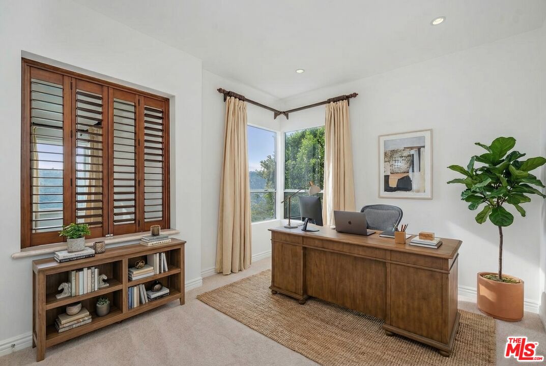 Pacific Palisades, California, 90272, United States, 2 Bedrooms Bedrooms, ,2 BathroomsBathrooms,Residential,For Sale,1991274
