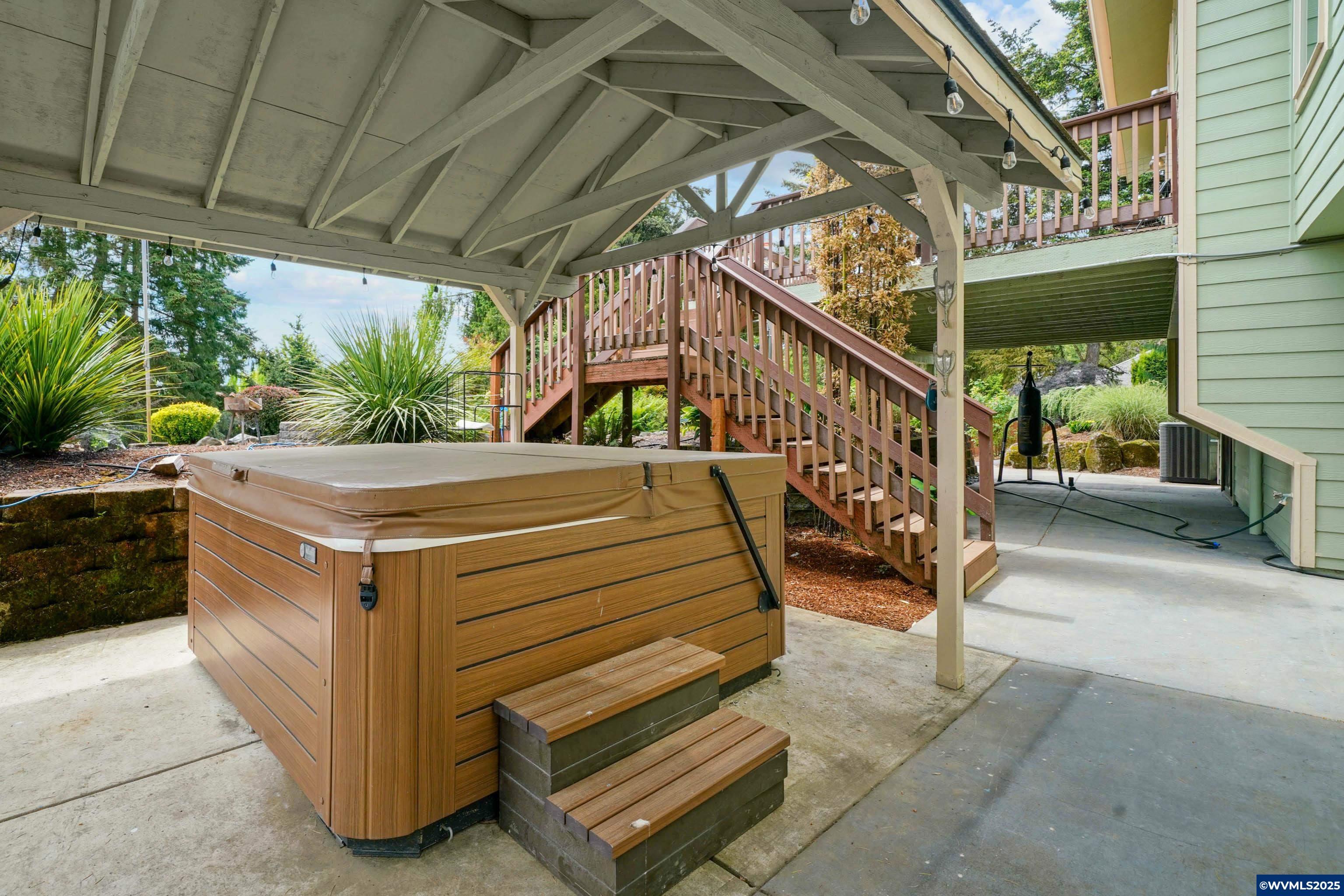 Salem, Oregon, 97304, United States, 4 Bedrooms Bedrooms, ,4 BathroomsBathrooms,Residential,For Sale,1805050