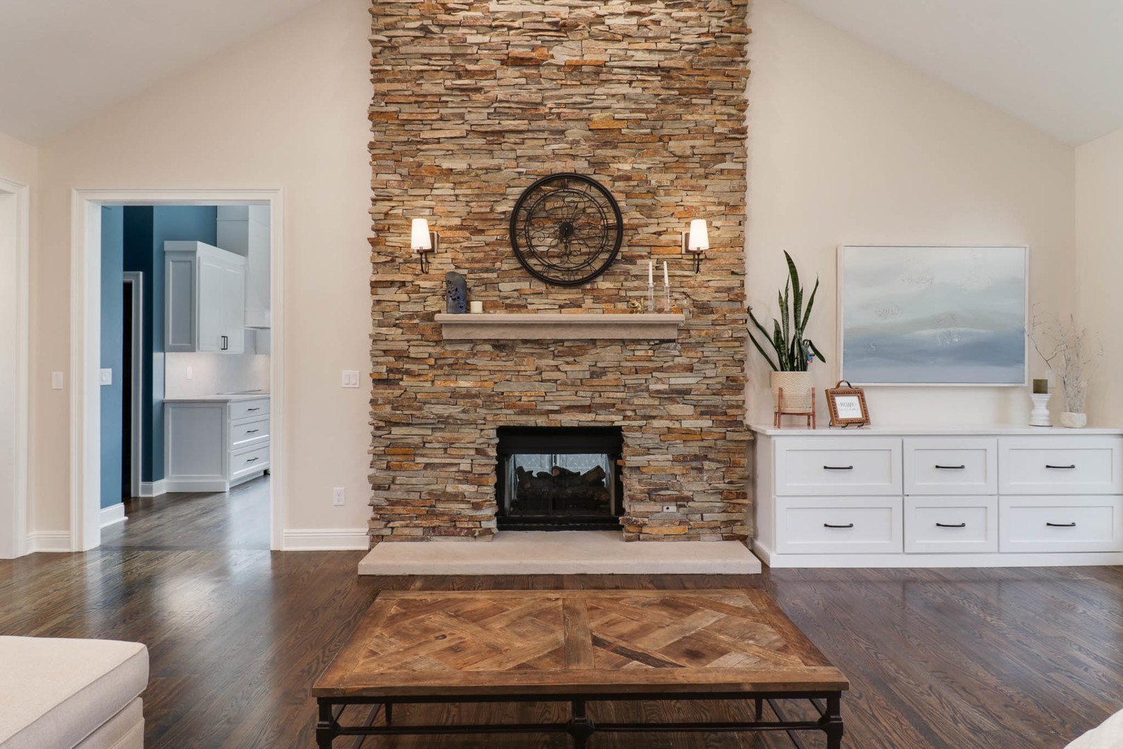 Bloomington, Illinois, 61704, United States, 5 Bedrooms Bedrooms, ,4 BathroomsBathrooms,Residential,For Sale,1991973