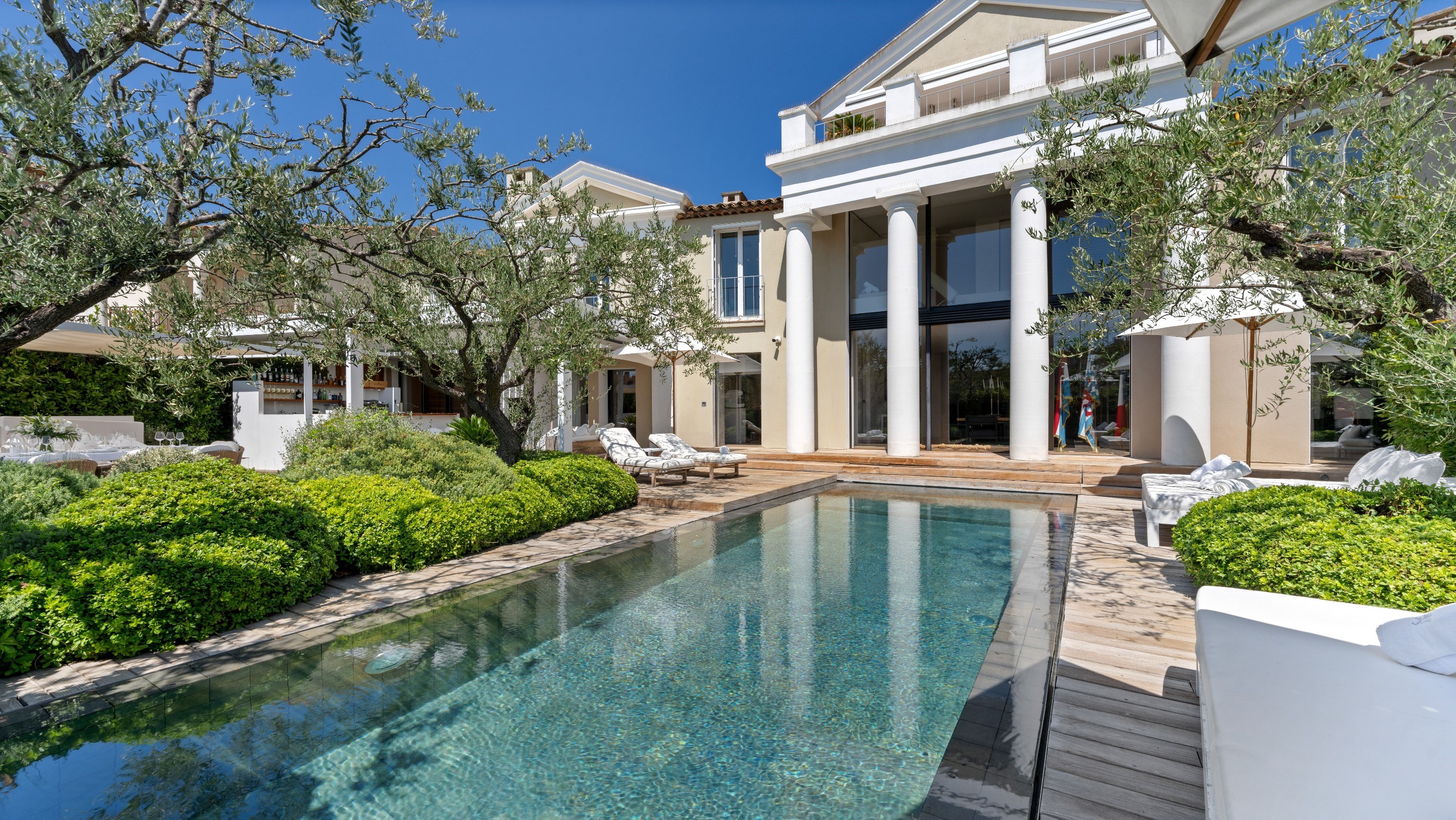  Port Grimaud, 538 sqm waterfront residence with pool and two private 24 metre m… - 物件實景