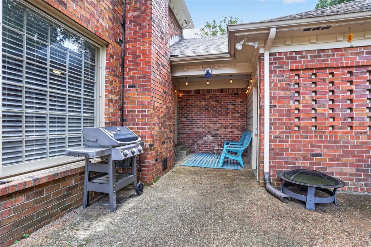 Germantown, Tennessee, 38139, United States, 5 Bedrooms Bedrooms, ,4 BathroomsBathrooms,Residential,For Sale,2048767
