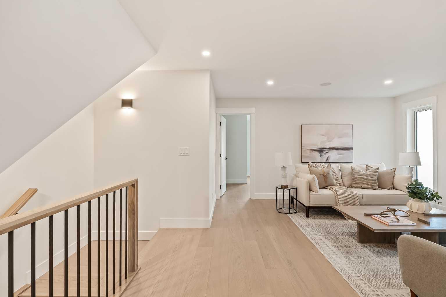 CALGARY, Alberta, T3E 2V9, CA, 4 Bedrooms Bedrooms, ,5 BathroomsBathrooms,Residential,For Sale,1987514