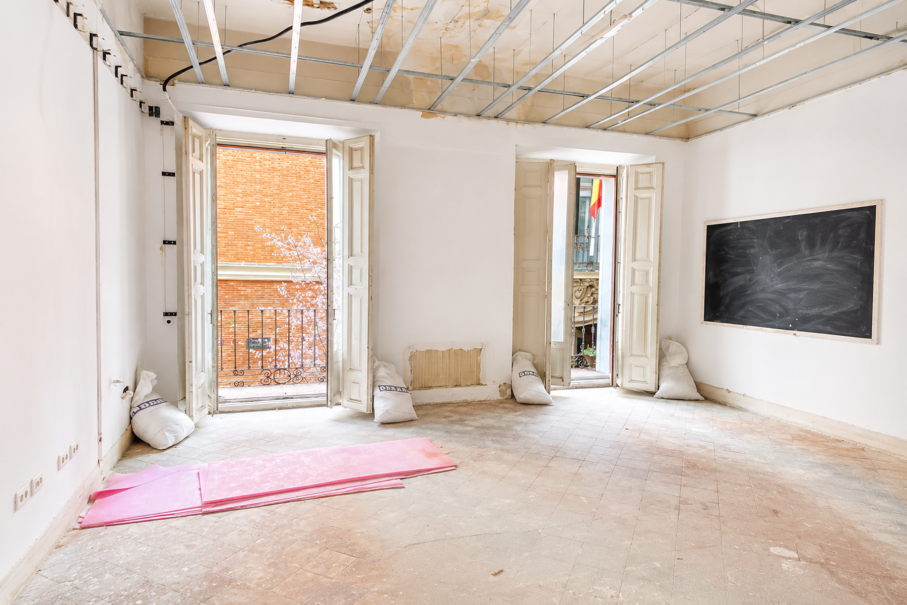  Magnificent flat to refurbish in the literary quarter - 物件實景