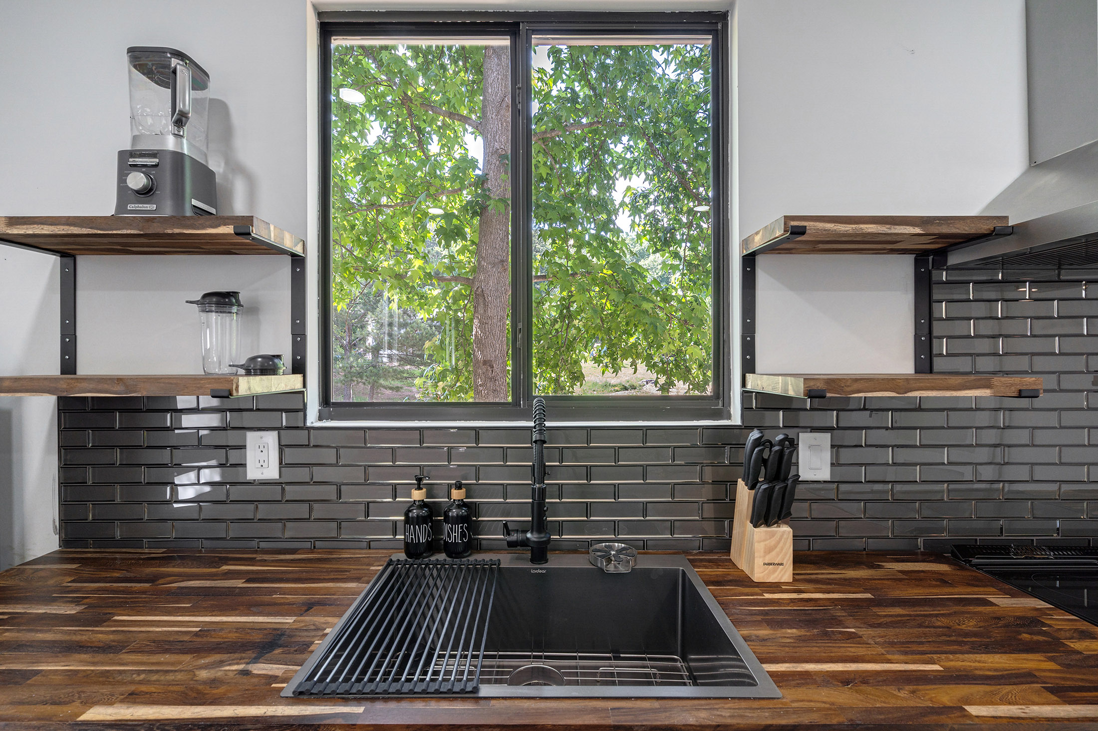  Fully Renovated Estate Blends Luxury, Flexibility & Resort-Style Living - 物件實景