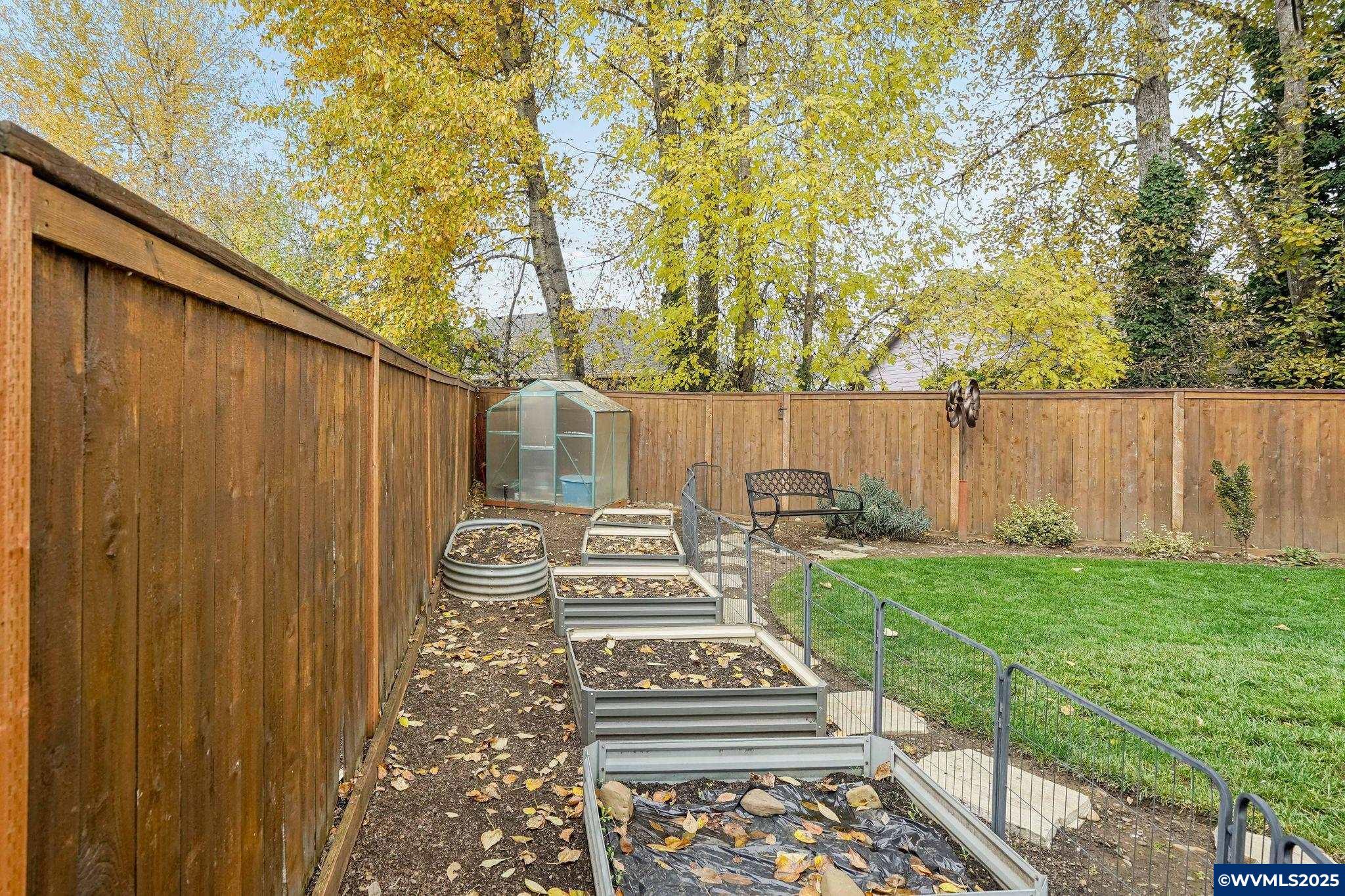 Dallas, Oregon, 97338, United States, 4 Bedrooms Bedrooms, ,2 BathroomsBathrooms,Residential,For Sale,1991904