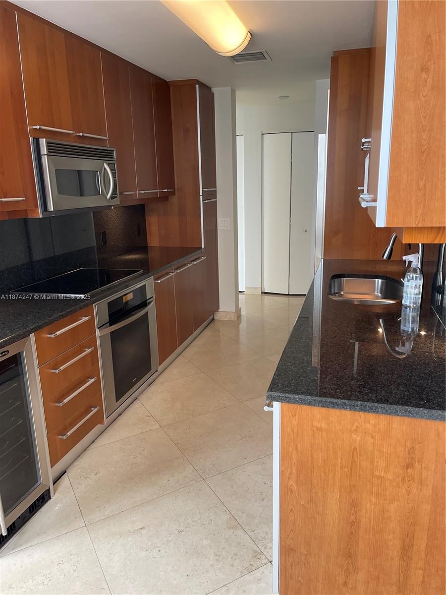 Miami, Florida, 33131, United States, 2 Bedrooms Bedrooms, ,3 BathroomsBathrooms,Residential,For Sale,1942203