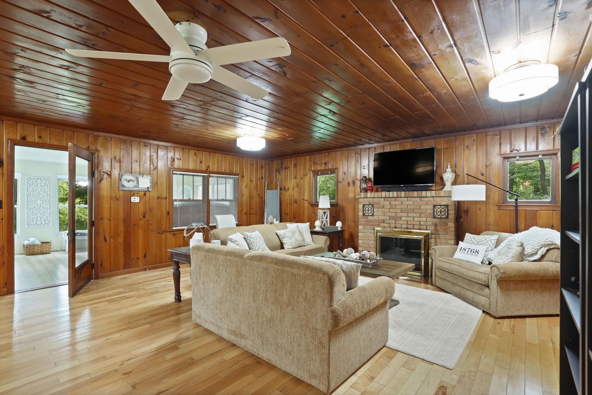 Vassar, Michigan, 49768, United States, 3 Bedrooms Bedrooms, ,4 BathroomsBathrooms,Residential,For Sale,1976339