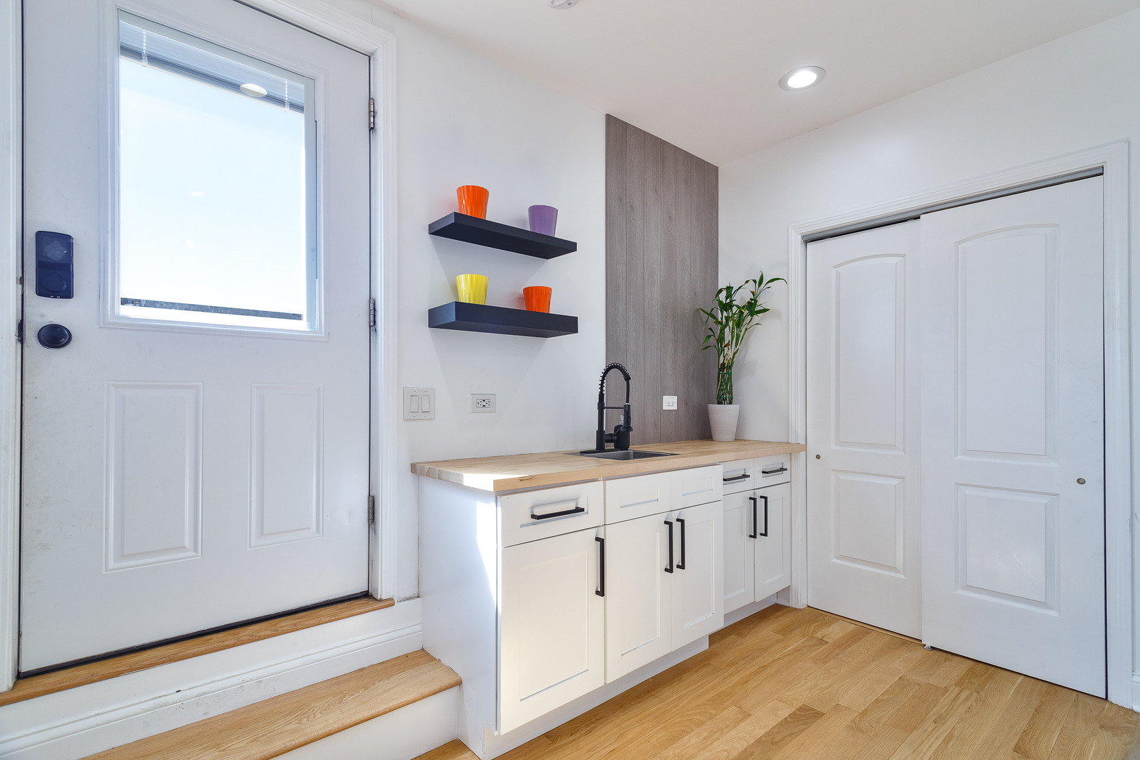 Chicago, Illinois, 60651, United States, 5 Bedrooms Bedrooms, ,6 BathroomsBathrooms,Residential,For Sale,1988146