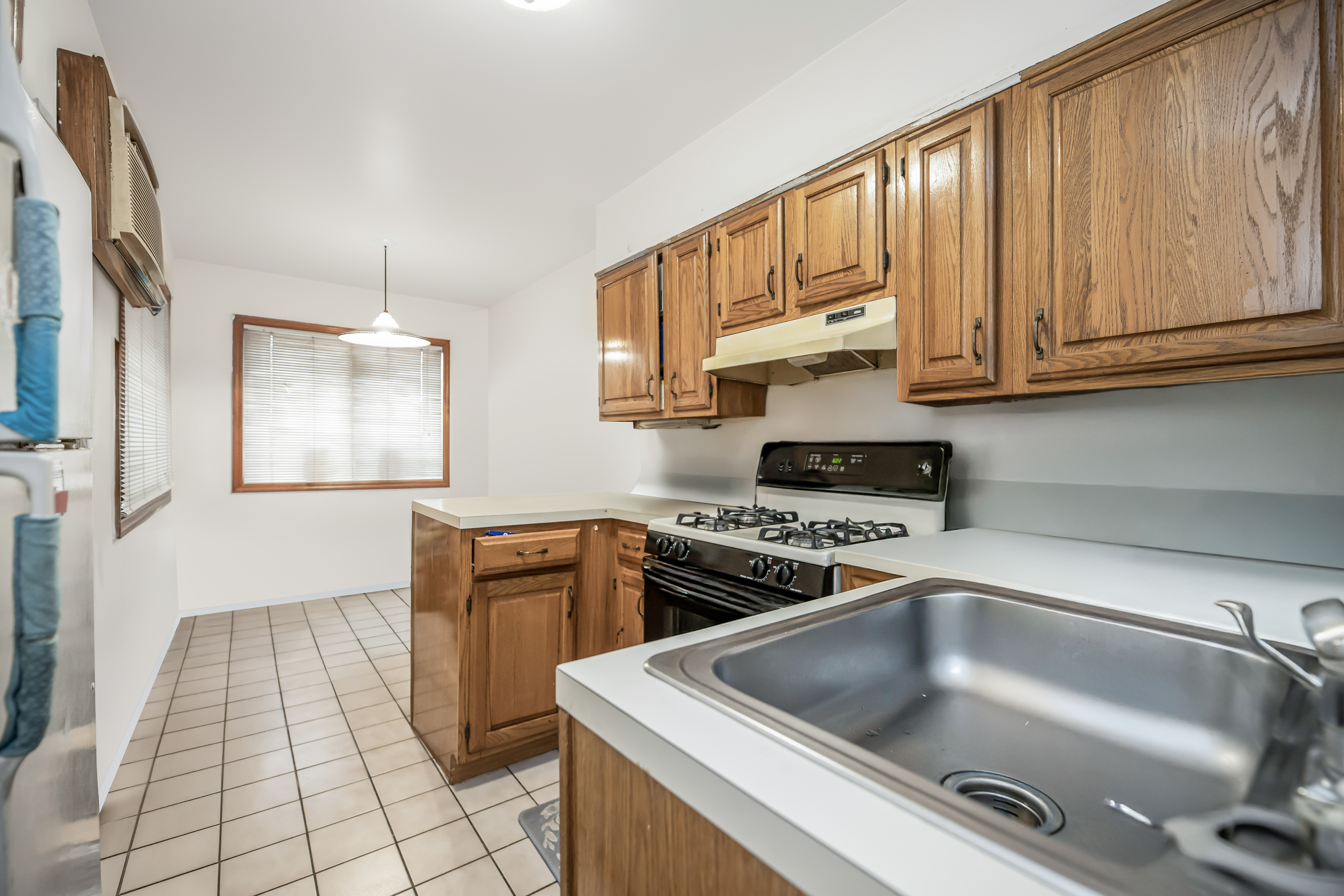 Yonkers, New York, 10701, United States, 4 Bedrooms Bedrooms, ,2 BathroomsBathrooms,Residential,For Sale,1978854