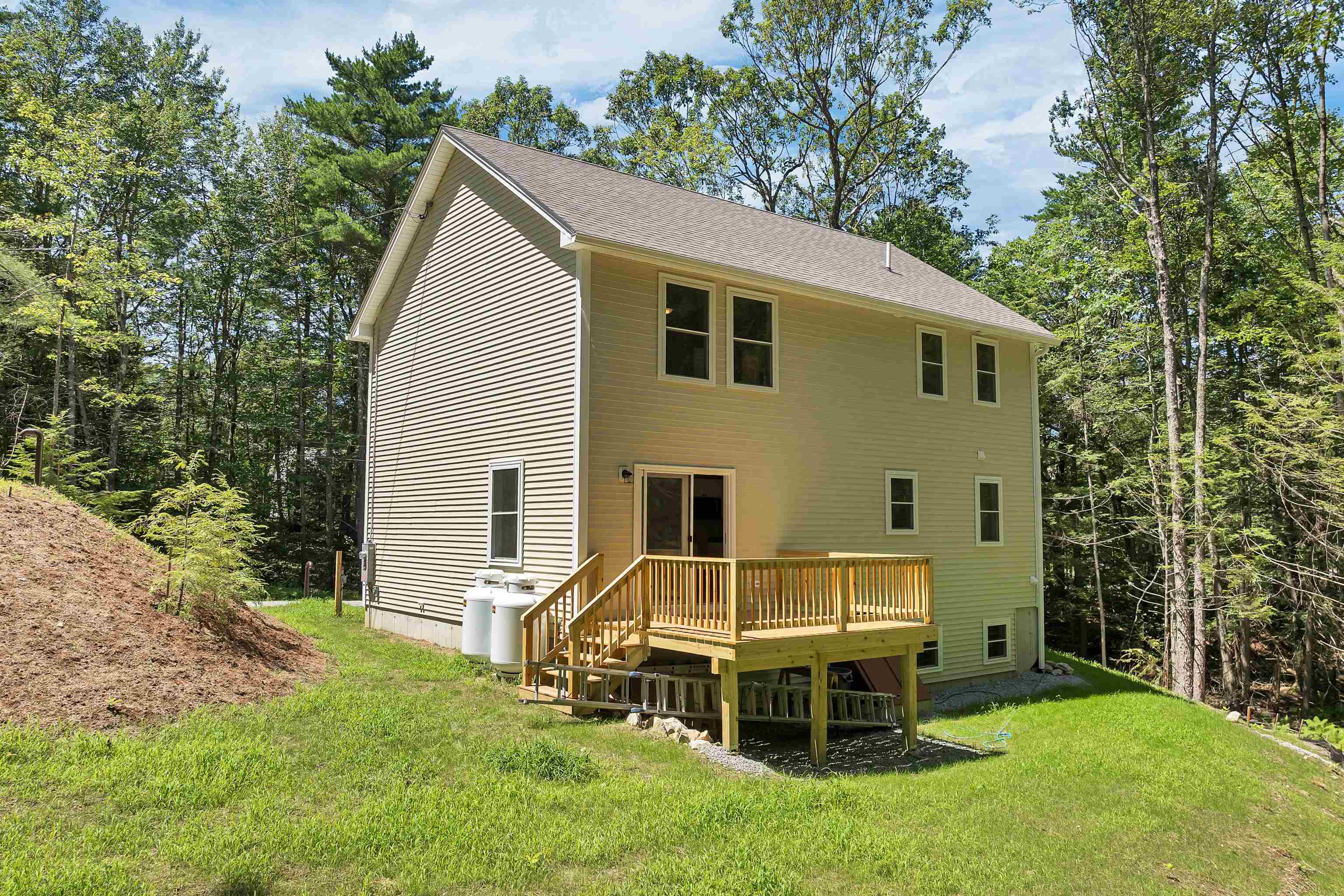 Bennington, New Hampshire, 03442, United States, 3 Bedrooms Bedrooms, ,2 BathroomsBathrooms,Residential,For Sale,1898255