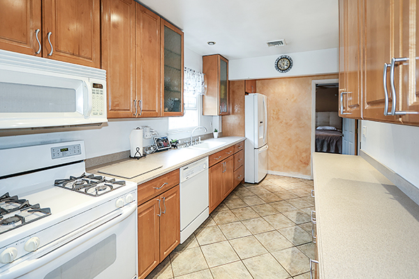 Massapequa, New York, 11758, United States, 3 Bedrooms Bedrooms, ,2 BathroomsBathrooms,Residential,For Sale,1974193