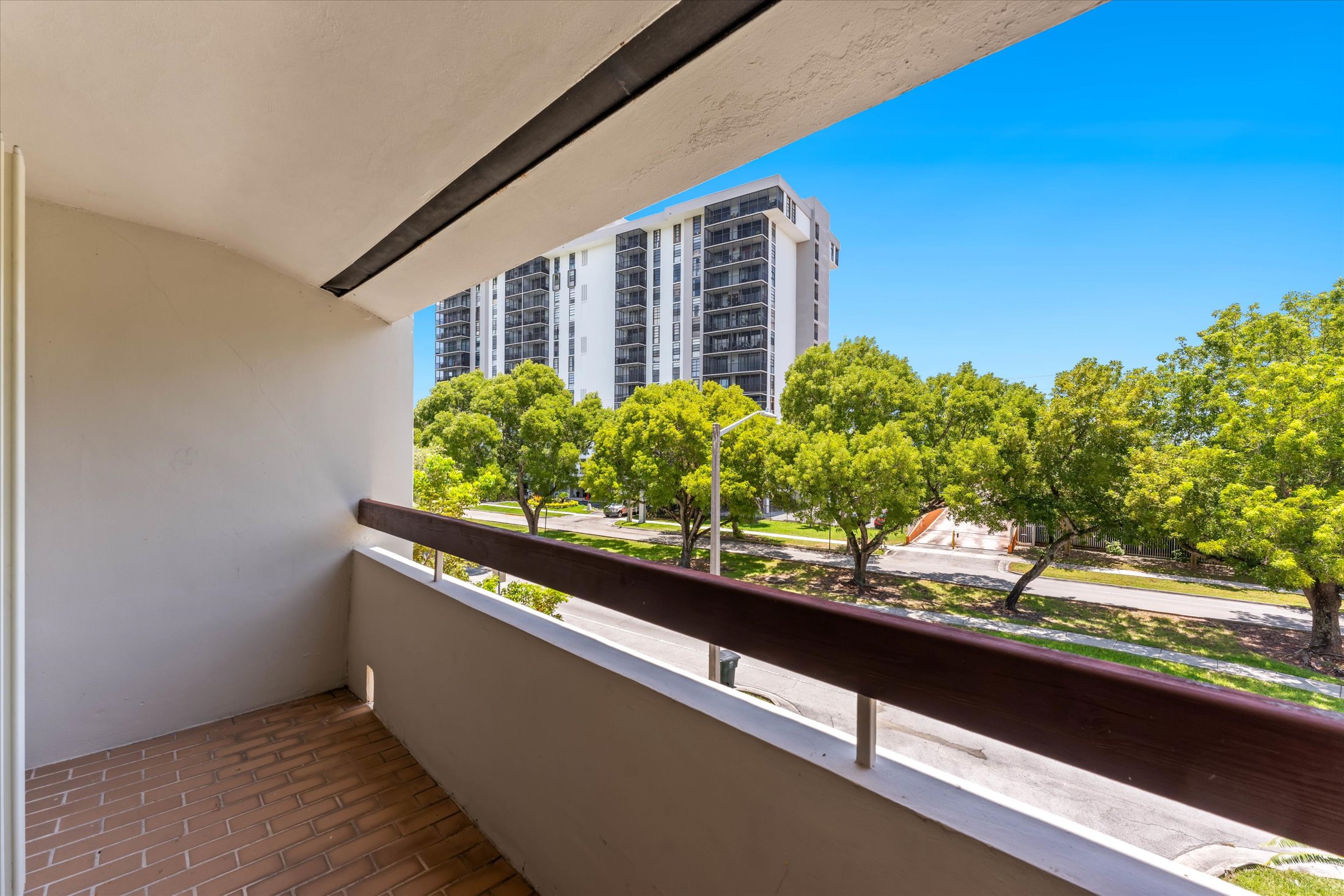  2525 NE 135th St, North Miami, FL, 33181 - 物件實景