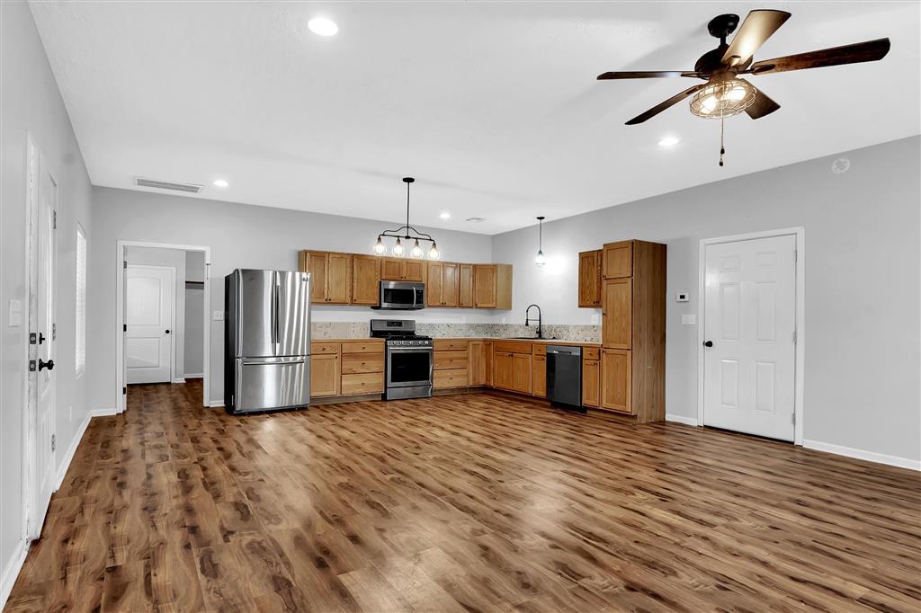 Dequincy, Louisiana, 70633, United States, 5 Bedrooms Bedrooms, ,4 BathroomsBathrooms,Residential,For Sale,1984141