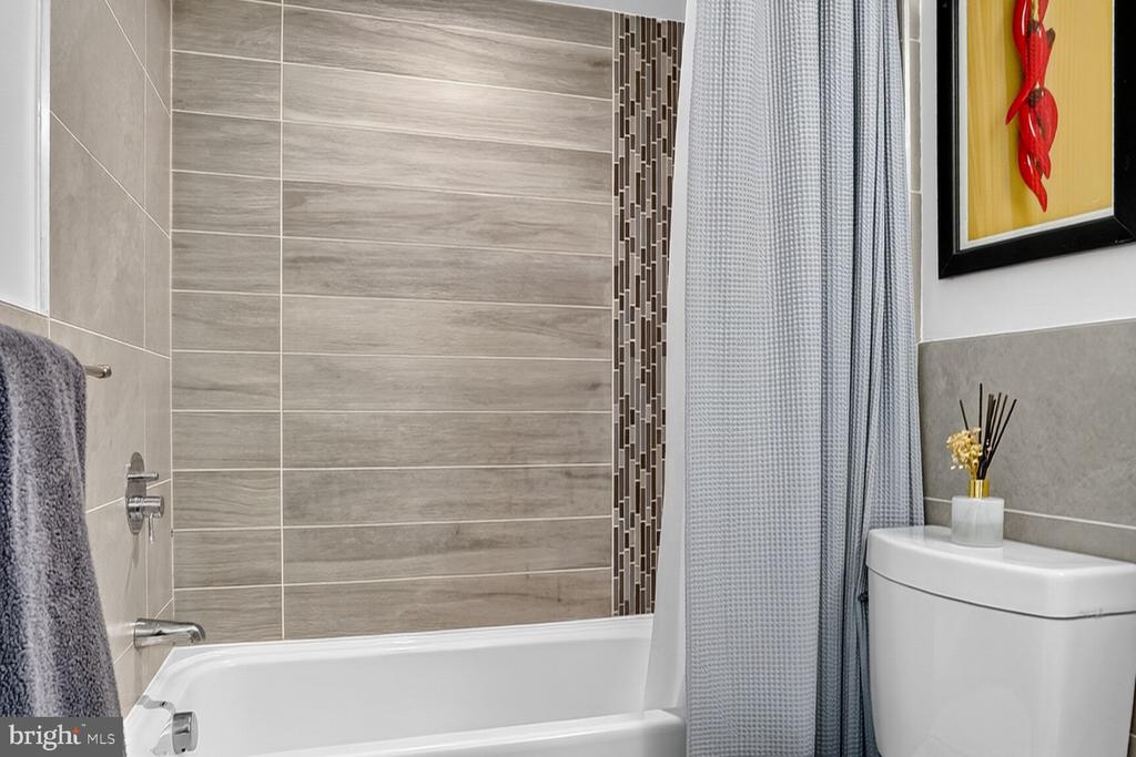 Washington, District of Columbia, 20010, United States, 2 Bedrooms Bedrooms, ,2 BathroomsBathrooms,Residential,For Sale,1975364