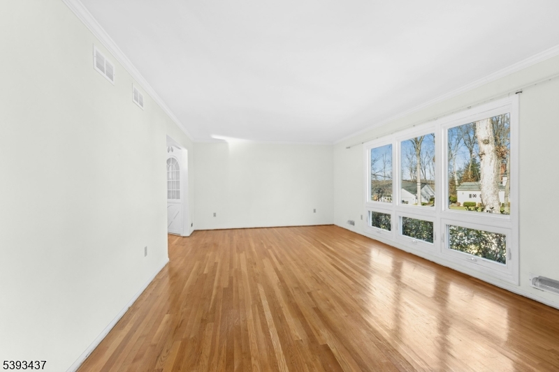 Berkeley Heights Twp., New Jersey, 07922, United States, 4 Bedrooms Bedrooms, ,2 BathroomsBathrooms,Residential,For Sale,2003400