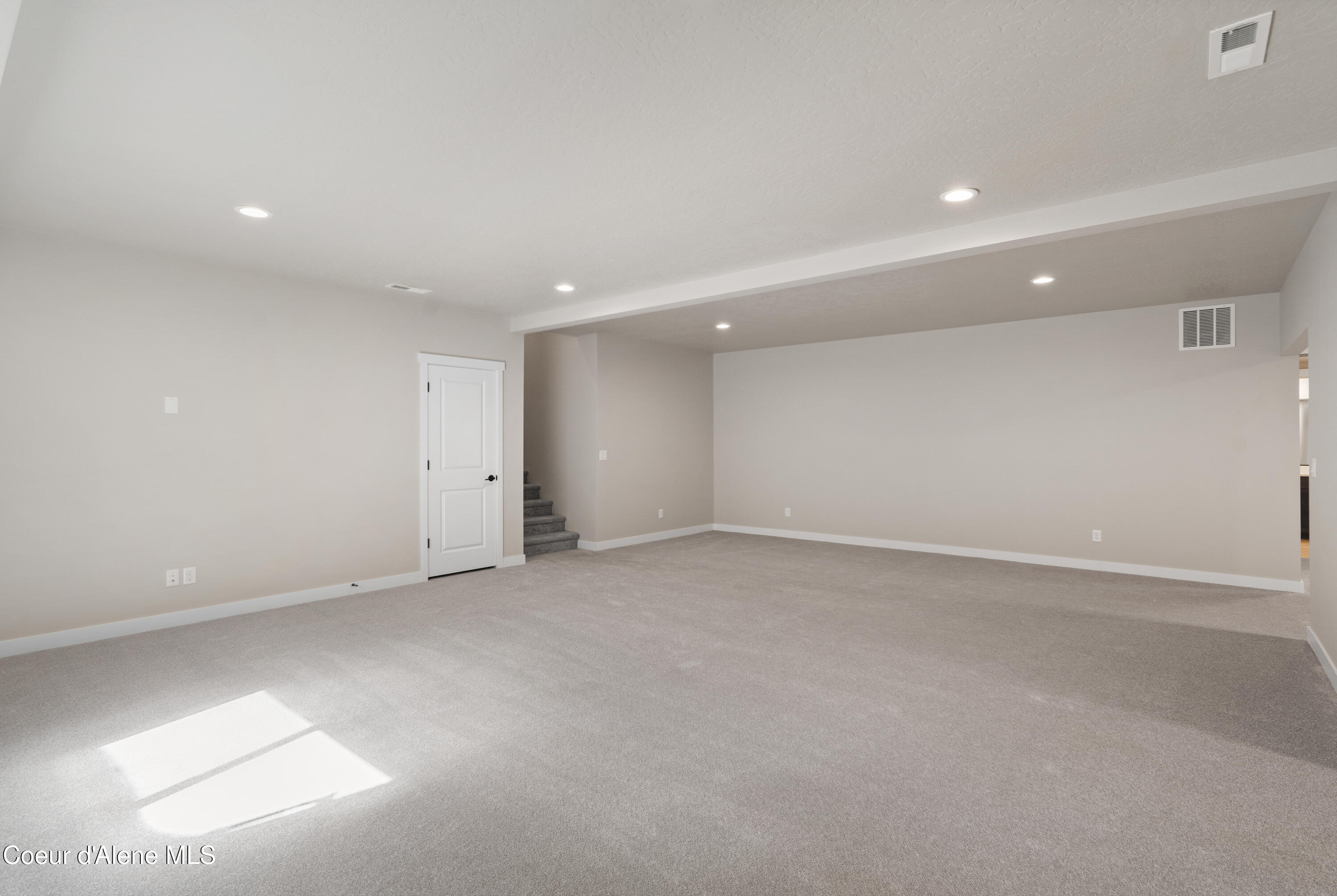 Coeur d'Alene, Idaho, 83814, United States, 5 Bedrooms Bedrooms, ,3 BathroomsBathrooms,Residential,For Sale,1943081