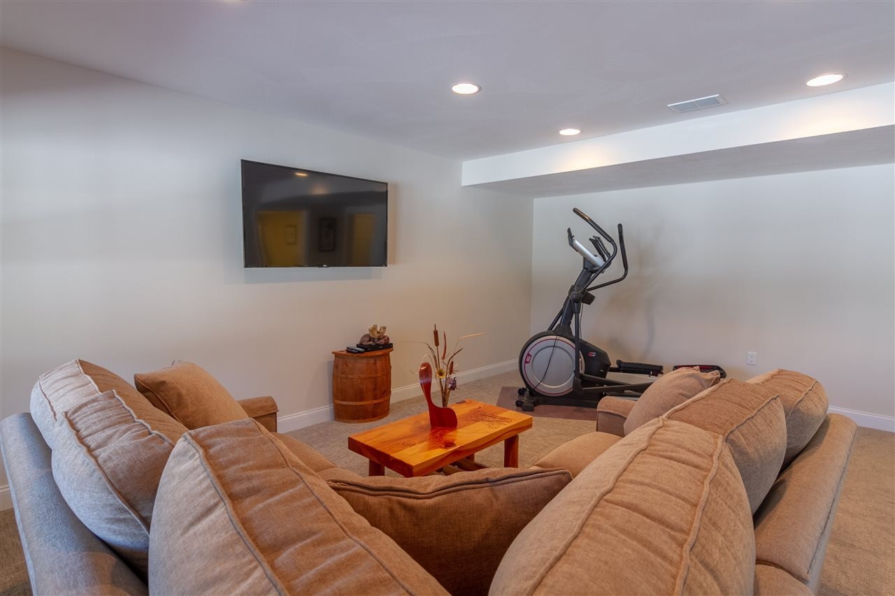 Lincoln, New Hampshire, 03251, United States, 5 Bedrooms Bedrooms, ,5 BathroomsBathrooms,Residential,For Sale,1978136