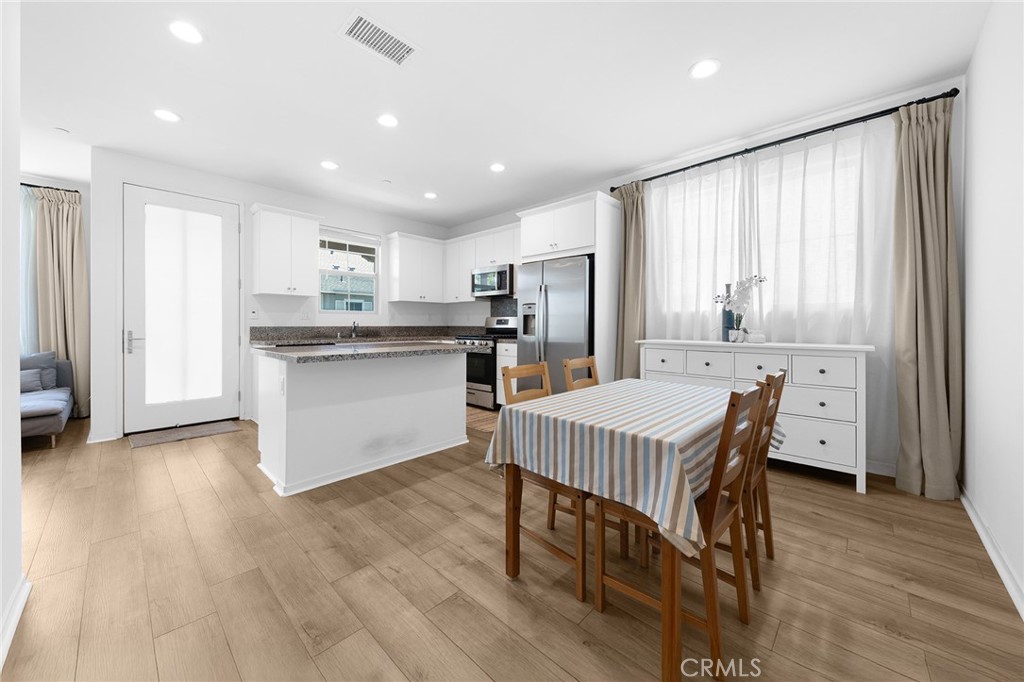 Chino, California, 91708, United States, 2 Bedrooms Bedrooms, ,3 BathroomsBathrooms,Residential,For Sale,1932480