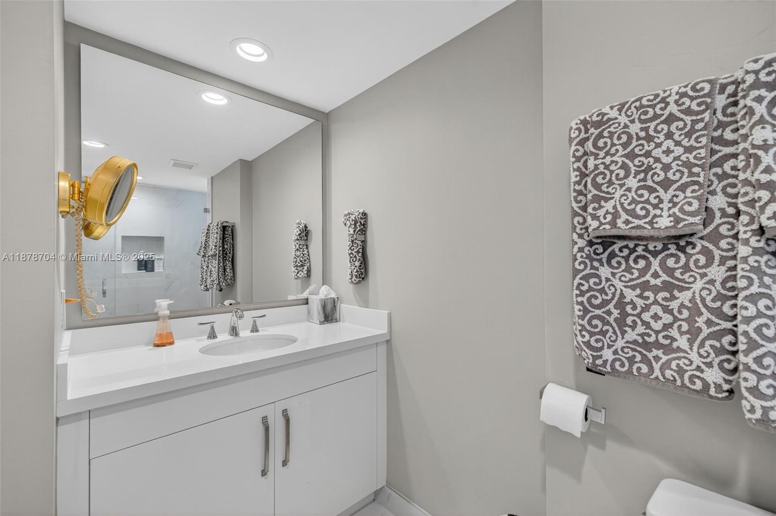 Aventura, Florida, 33180, United States, 2 Bedrooms Bedrooms, ,3 BathroomsBathrooms,Residential,For Sale,1947982