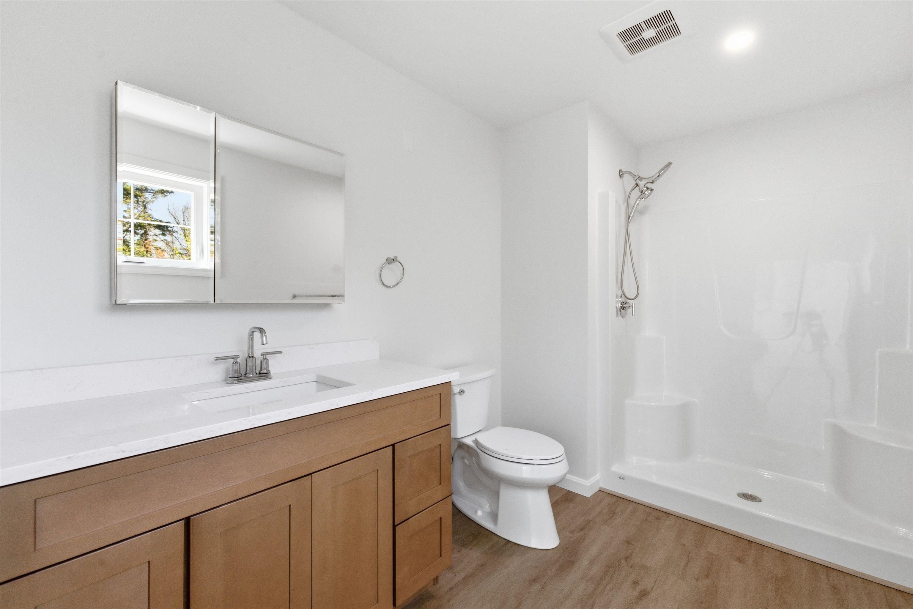 Lincoln, New Hampshire, 03251, United States, 3 Bedrooms Bedrooms, ,2 BathroomsBathrooms,Residential,For Sale,1980638