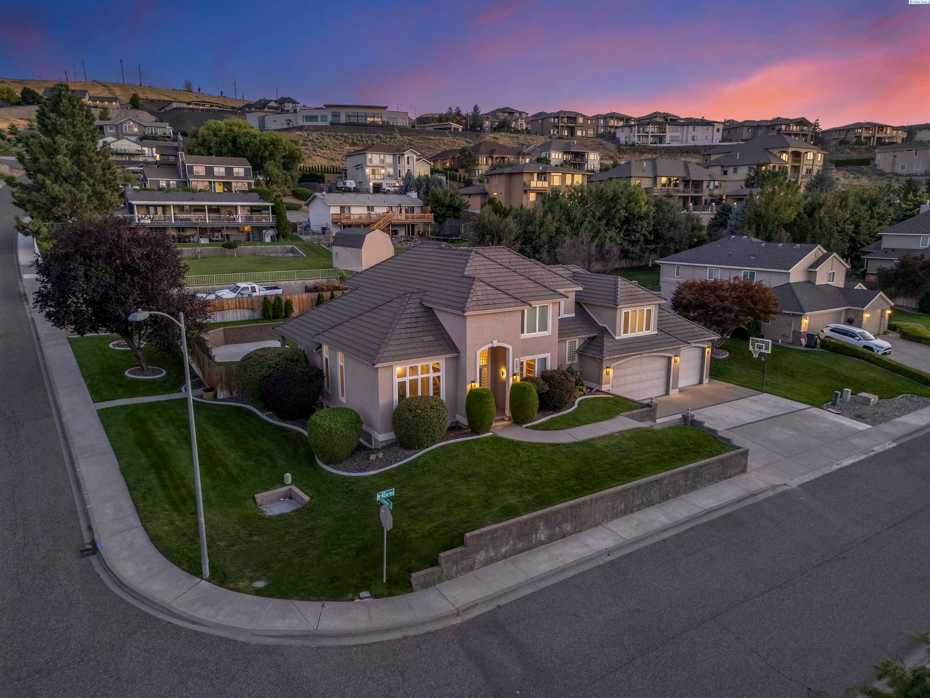 Kennewick, Washington, 99337, United States, 6 Bedrooms Bedrooms, ,4 BathroomsBathrooms,Residential,For Sale,1979182