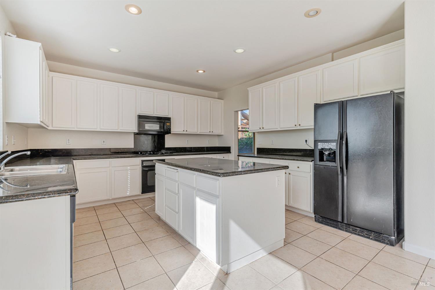 Vallejo, California, 94591, United States, 5 Bedrooms Bedrooms, ,4 BathroomsBathrooms,Residential,For Sale,1985746