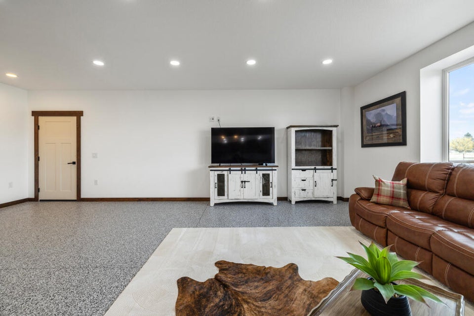 Klamath Falls, Oregon, 97603, United States, 3 Bedrooms Bedrooms, ,3 BathroomsBathrooms,Residential,For Sale,1878382