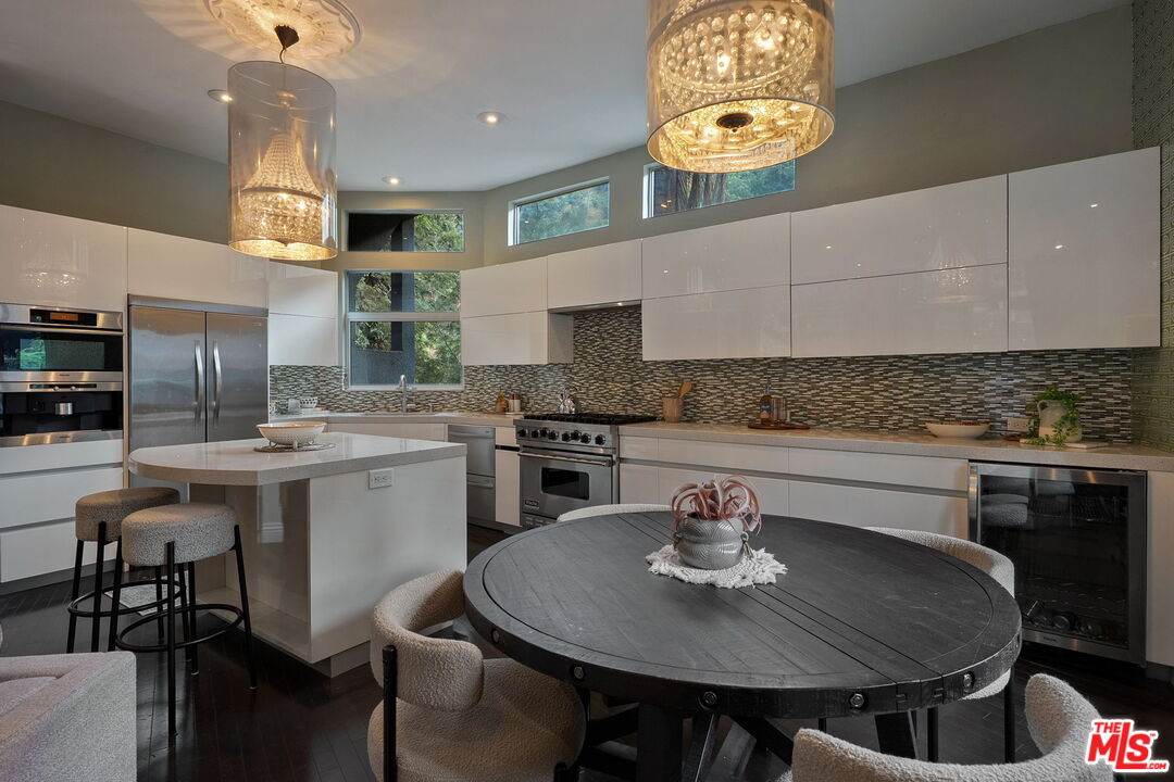 Los Angeles, California, 90046, United States, 3 Bedrooms Bedrooms, ,2 BathroomsBathrooms,Residential,For Sale,1910826