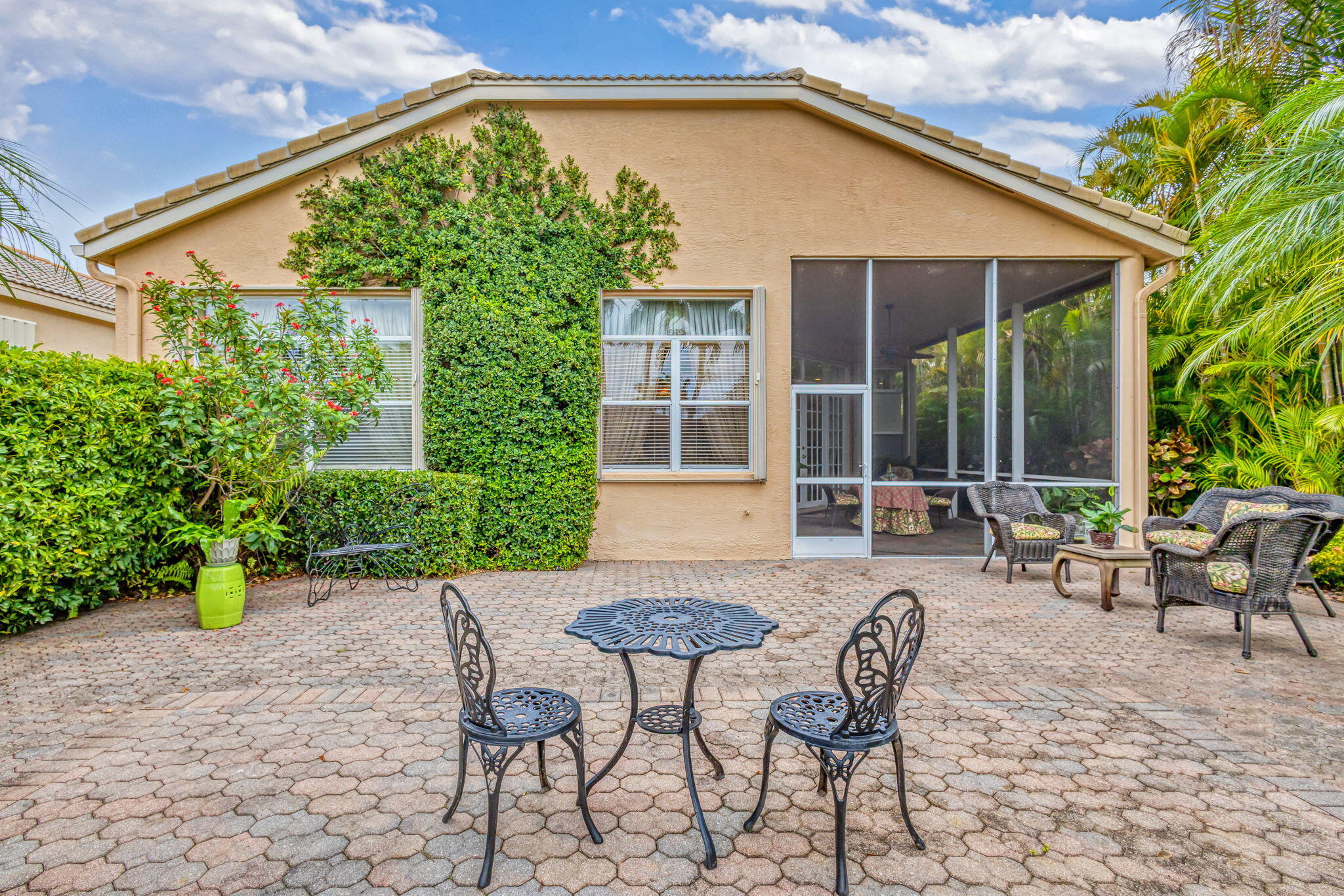 Wellington, Florida, 33411, United States, 2 Bedrooms Bedrooms, ,2 BathroomsBathrooms,Residential,For Sale,1807724