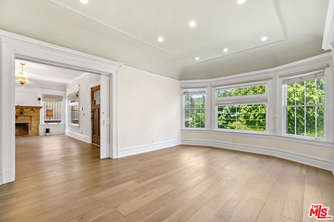 Los Angeles, California, 90006, United States, 7 Bedrooms Bedrooms, ,6 BathroomsBathrooms,Residential,For Sale,1848318