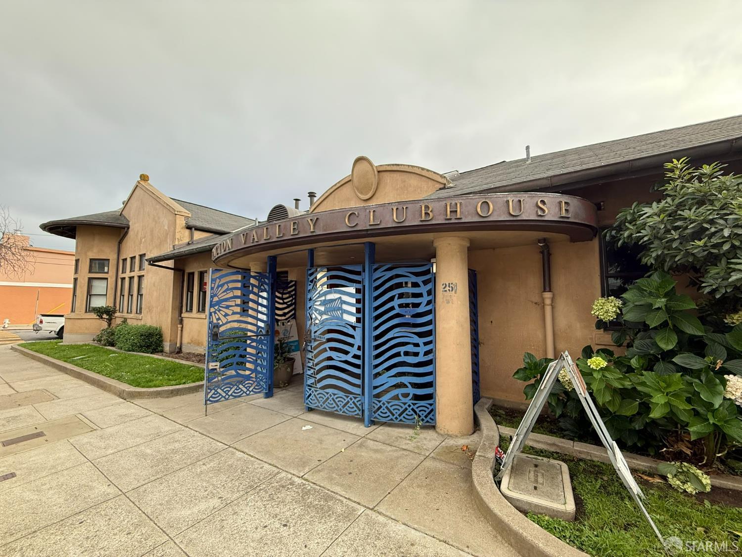San Francisco, California, 94134, United States, 2 Bedrooms Bedrooms, ,1 BathroomBathrooms,Residential,For Sale,1935343